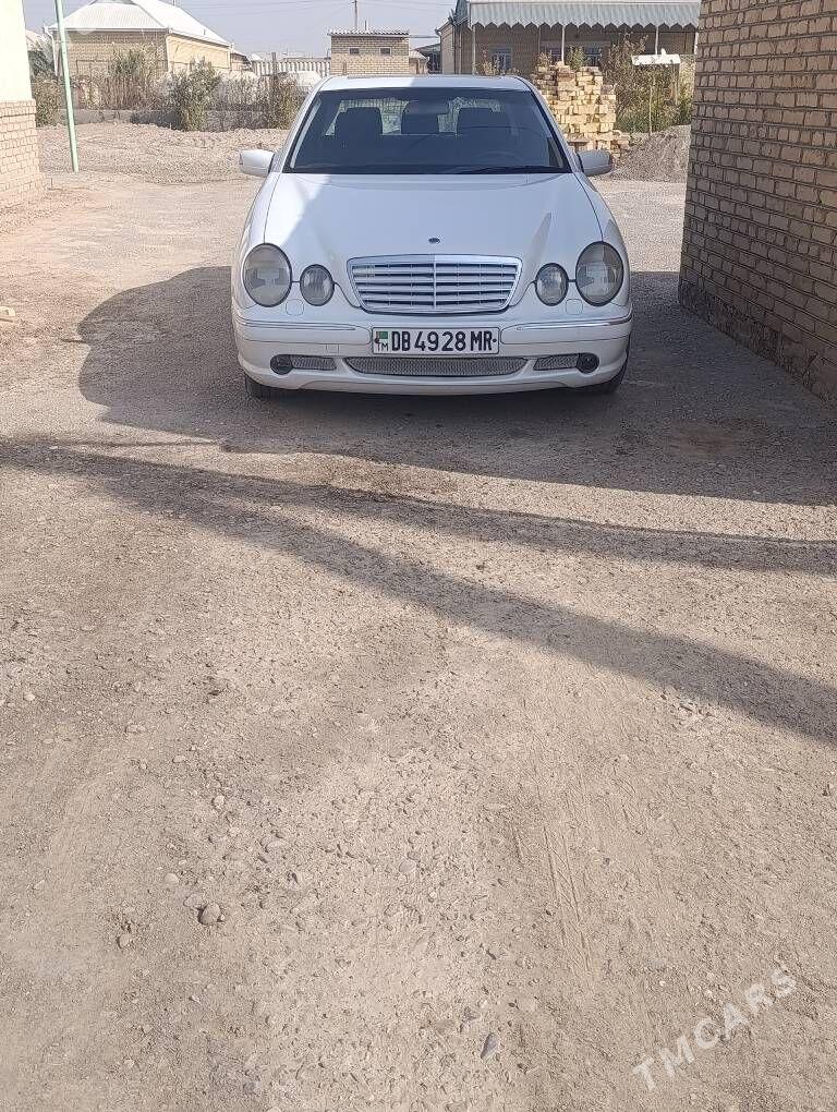 Mercedes-Benz E-Class 2002 - 100 000 TMT - Baýramaly - img 2