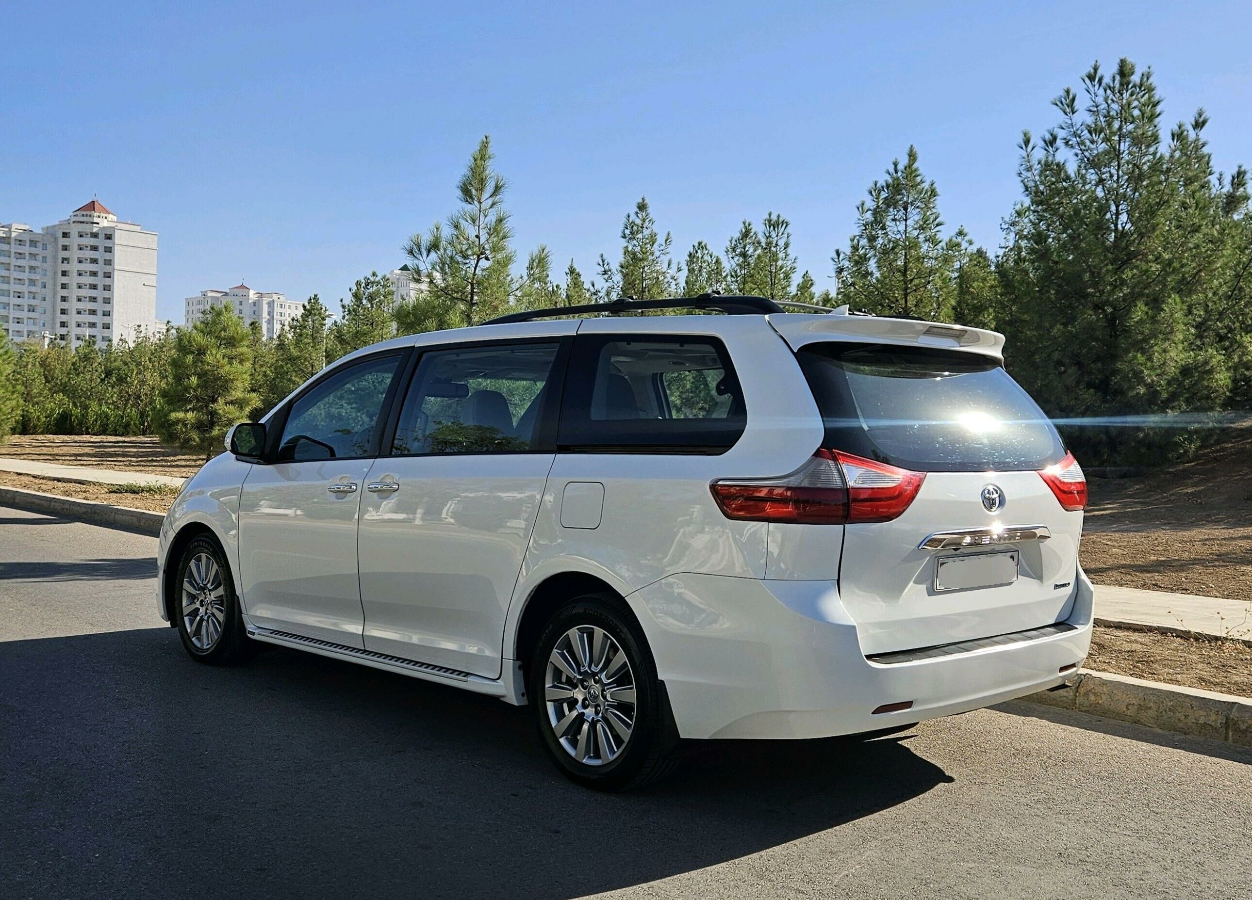 Toyota Sienna 2017 - 450 000 TMT - Ашхабад - img 2