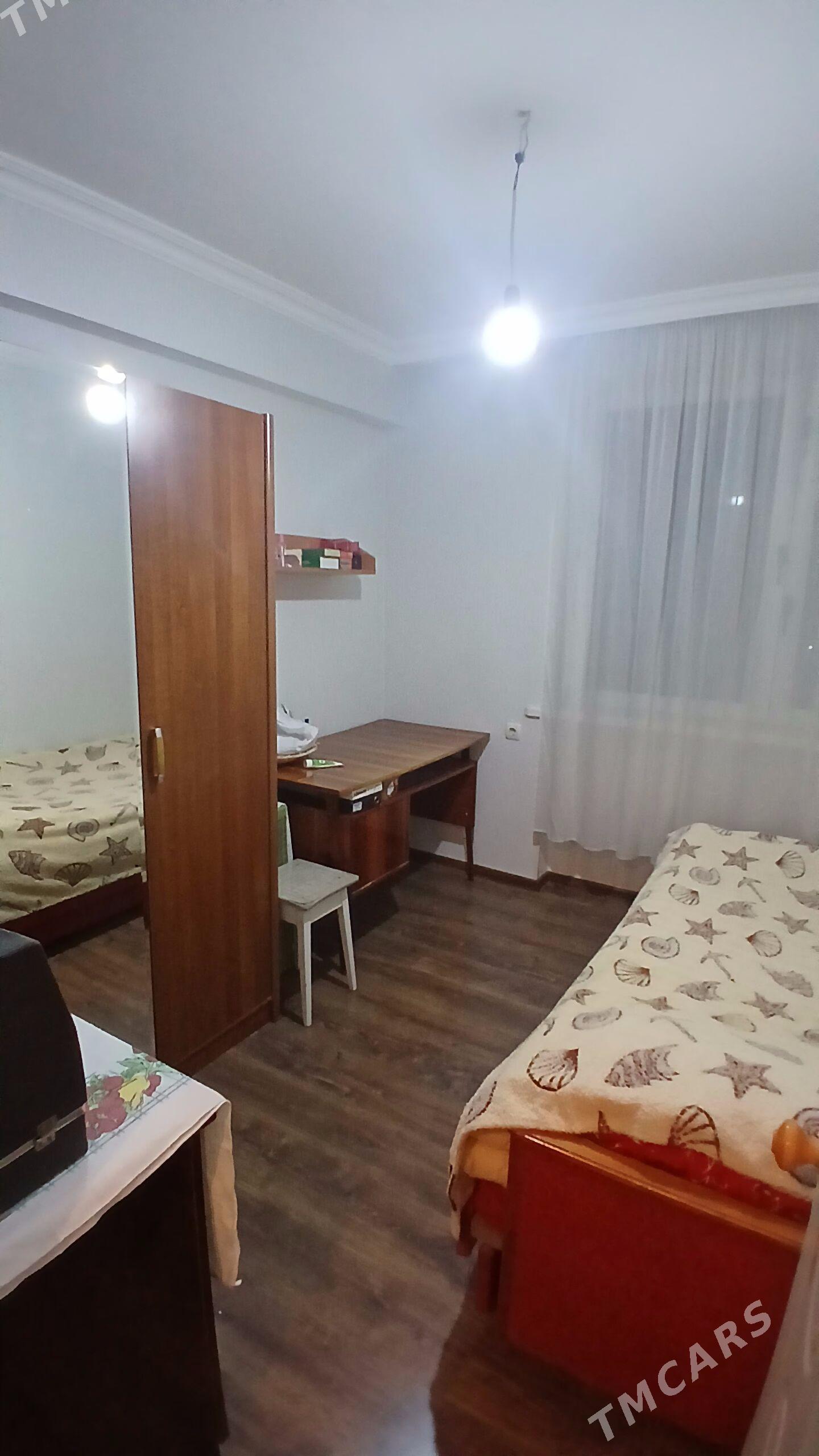 6 мкр 3 этаж 3 комнаты - 6 mkr - img 1