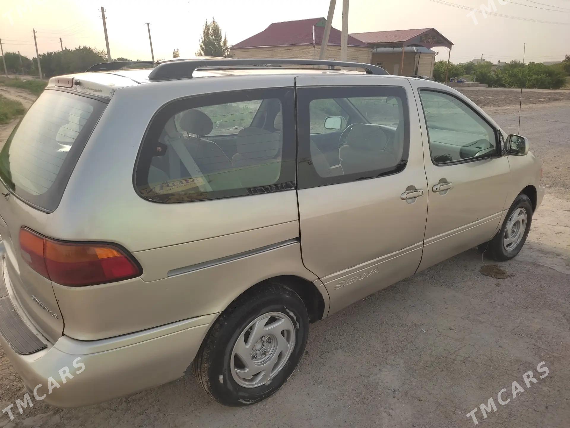 Toyota Sienna 2000 - 160 000 TMT - Байрамали - img 3
