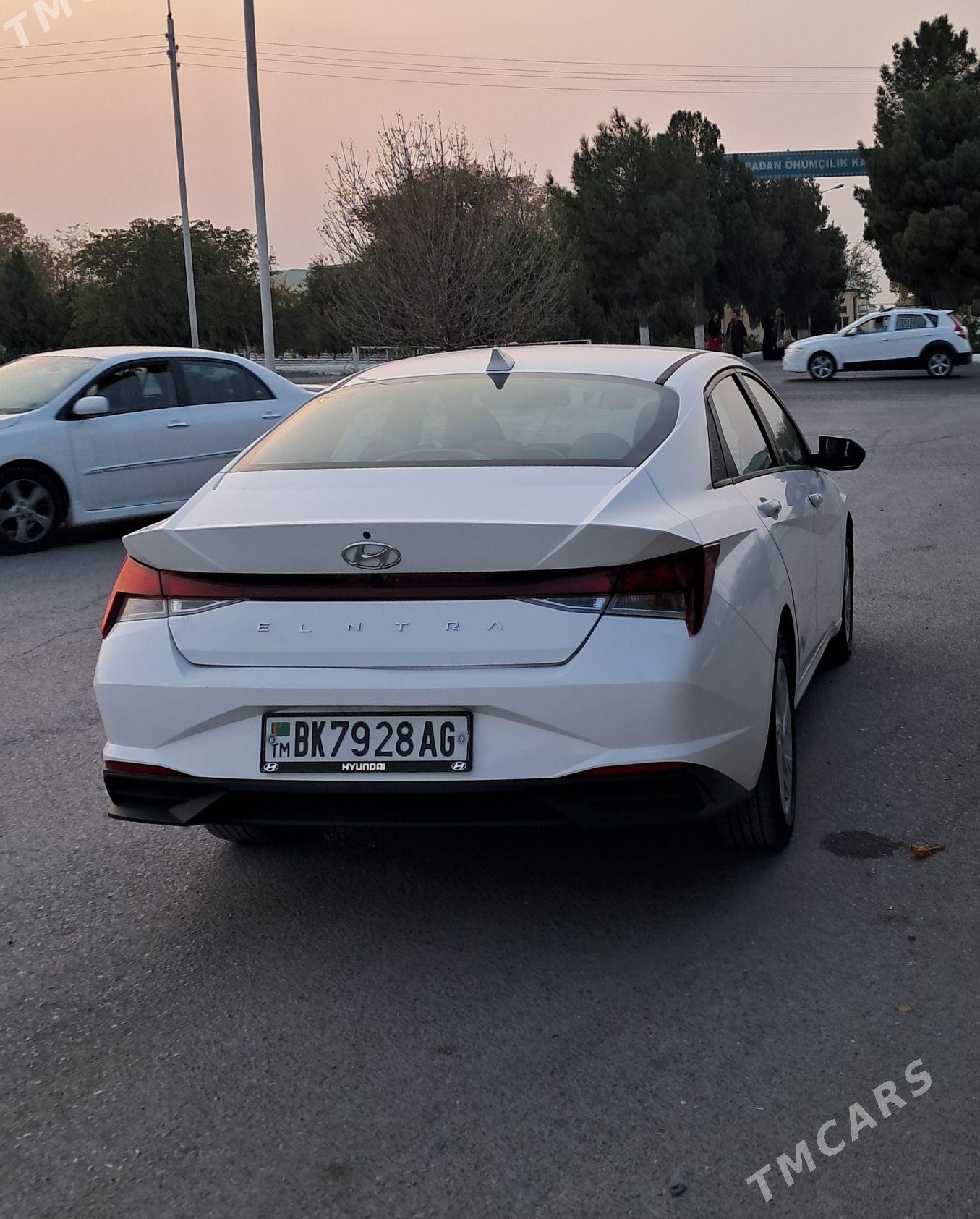 Hyundai Elantra 2021 - 220 000 TMT - Büzmeýin - img 4