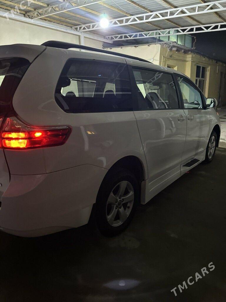 Toyota Sienna 2020 - 330 000 TMT - Ашхабад - img 3