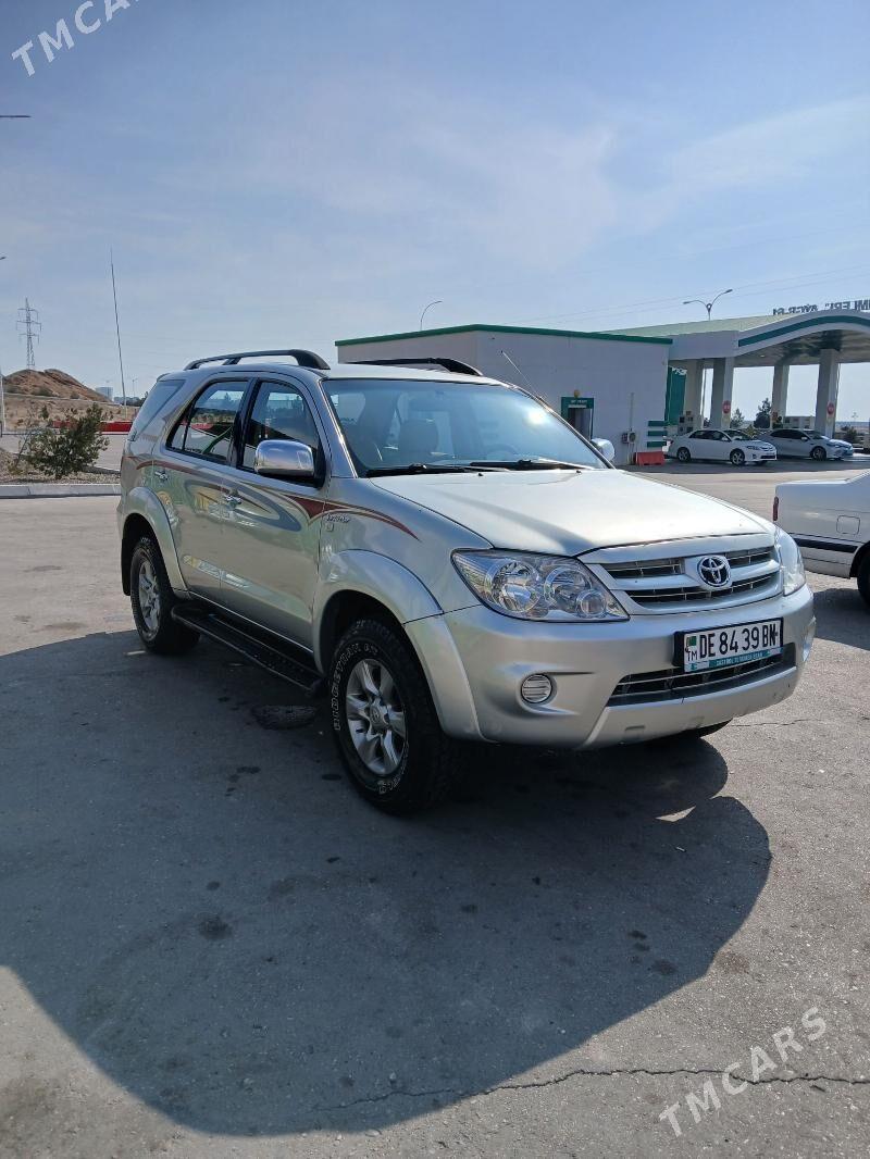 Toyota Fortuner 2006 - 260 000 TMT - Туркменбаши - img 1