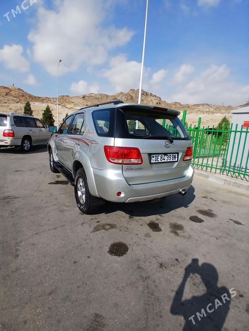 Toyota Fortuner 2006 - 260 000 TMT - Туркменбаши - img 2