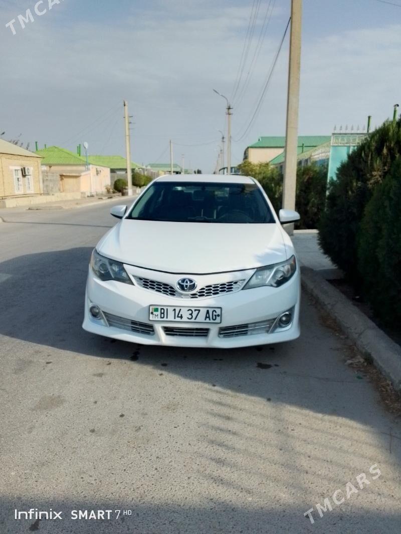 Toyota Camry 2014 - 260 000 TMT - Бузмеин - img 5