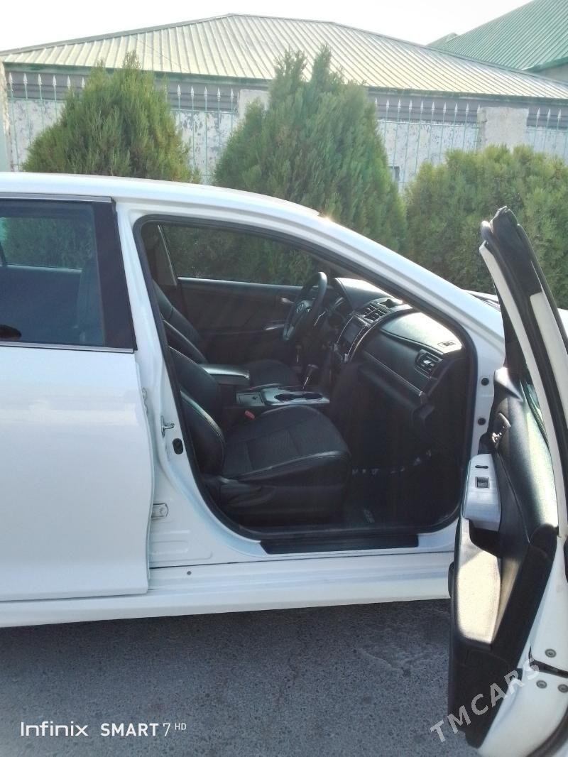 Toyota Camry 2014 - 260 000 TMT - Бузмеин - img 4