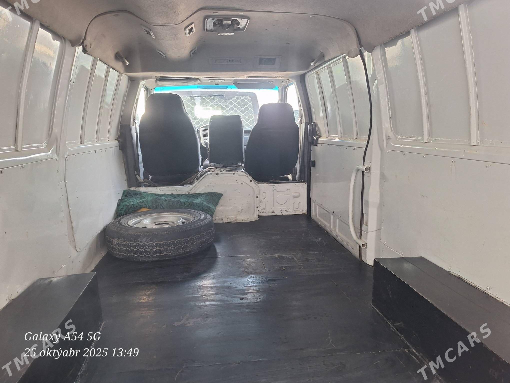 Nissan Urvan 2011 - 150 000 TMT - Мары - img 2