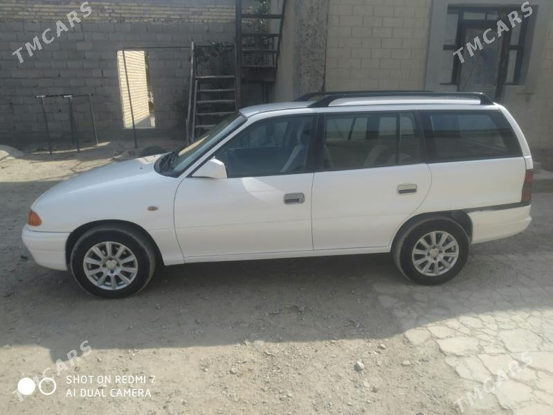 Opel Astra 1993 - 46 000 TMT - Бахарден - img 1
