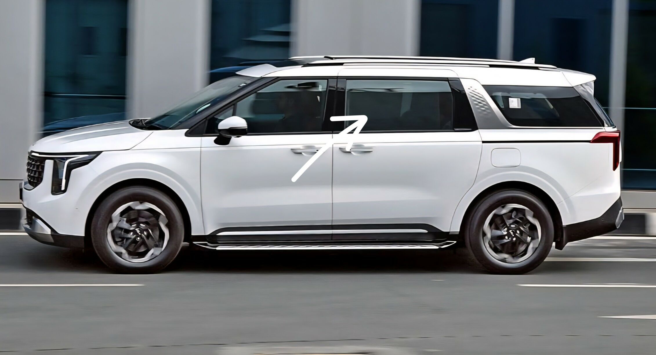 Kia Carnival yzky 2 gapy aynalar 2 200 TMT - Улица Ататурка - img 3