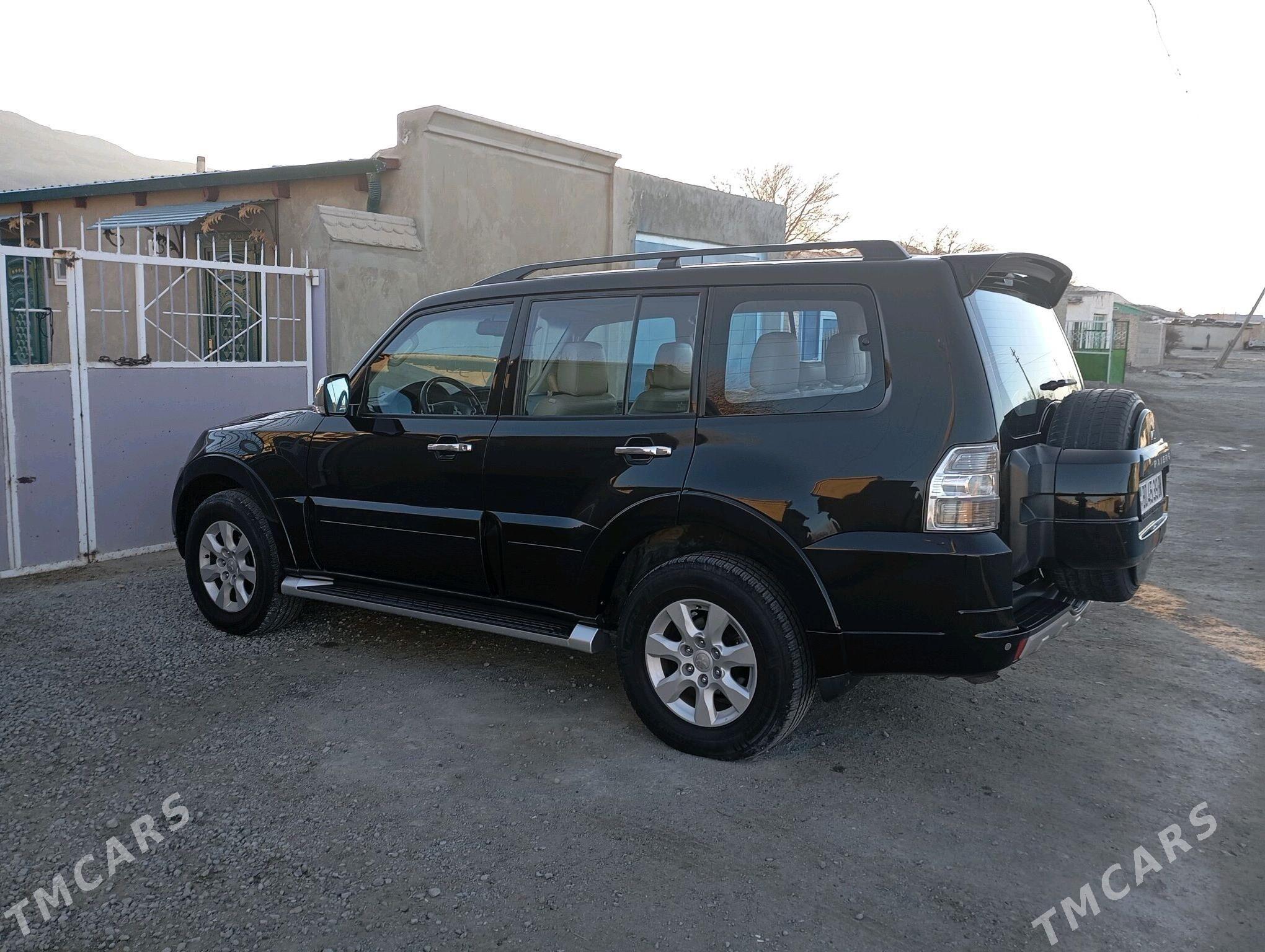 Mitsubishi Pajero 2012 - 280 000 TMT - Берекет - img 1