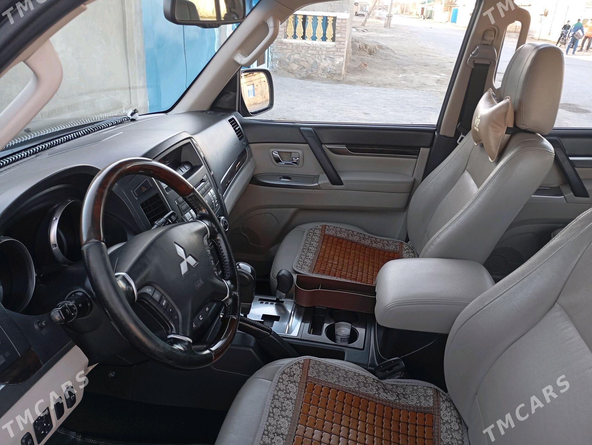 Mitsubishi Pajero 2012 - 280 000 TMT - Берекет - img 2