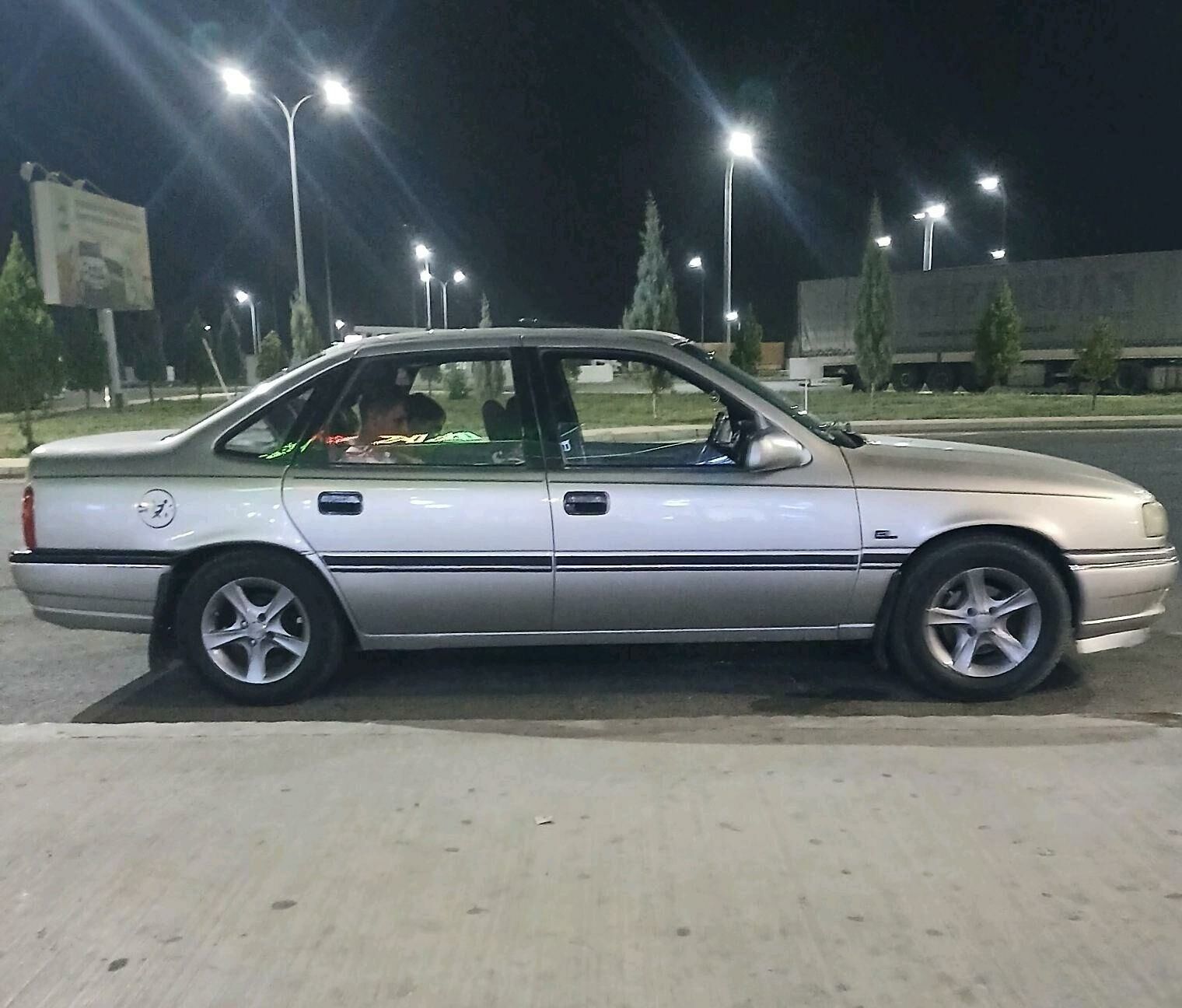Opel Vectra 1993 - 40 000 TMT - Анев - img 4