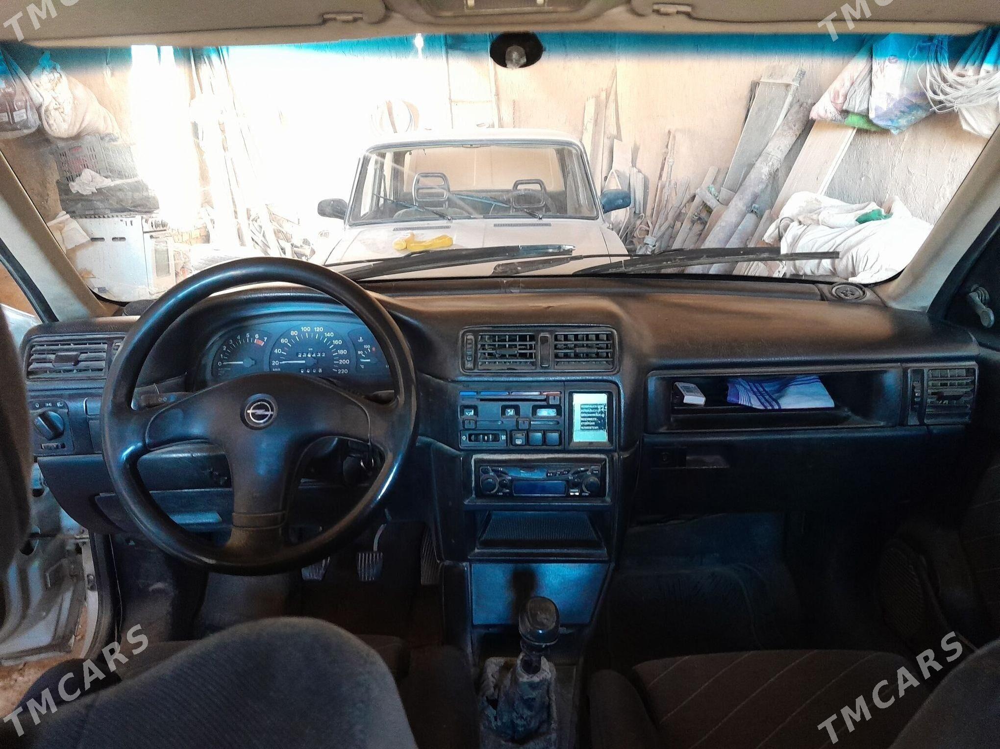 Opel Vectra 1994 - 45 000 TMT - Gurbansoltan Eje - img 3