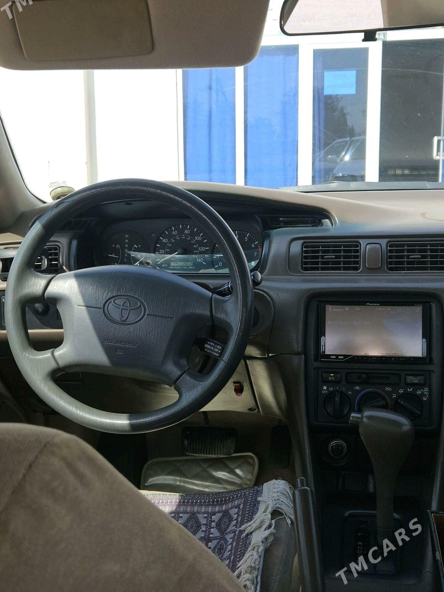 Toyota Camry 1999 - 115 000 TMT - Теджен - img 5