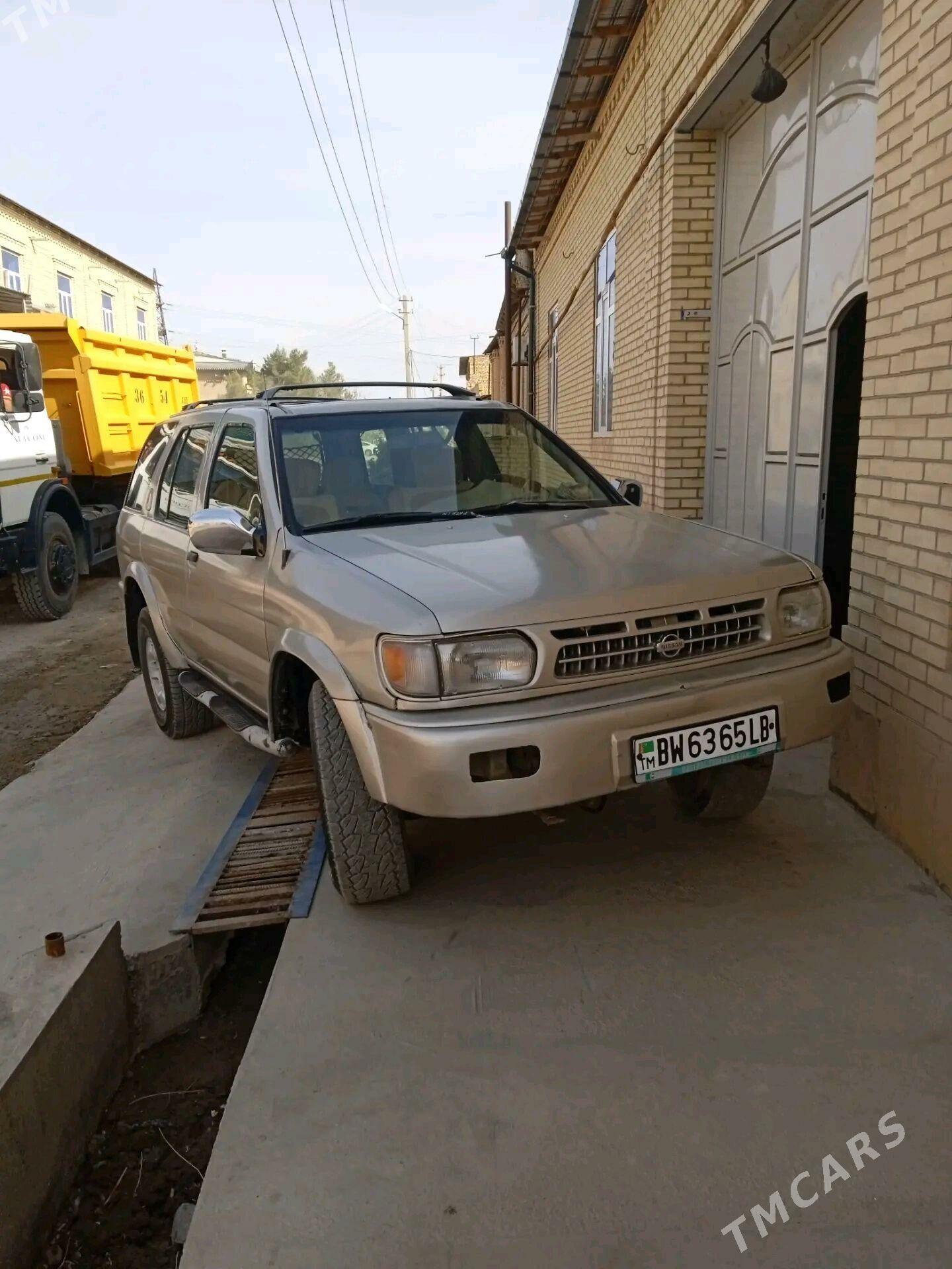 Nissan Pathfinder 1997 - 75 000 TMT - Çärjew - img 4