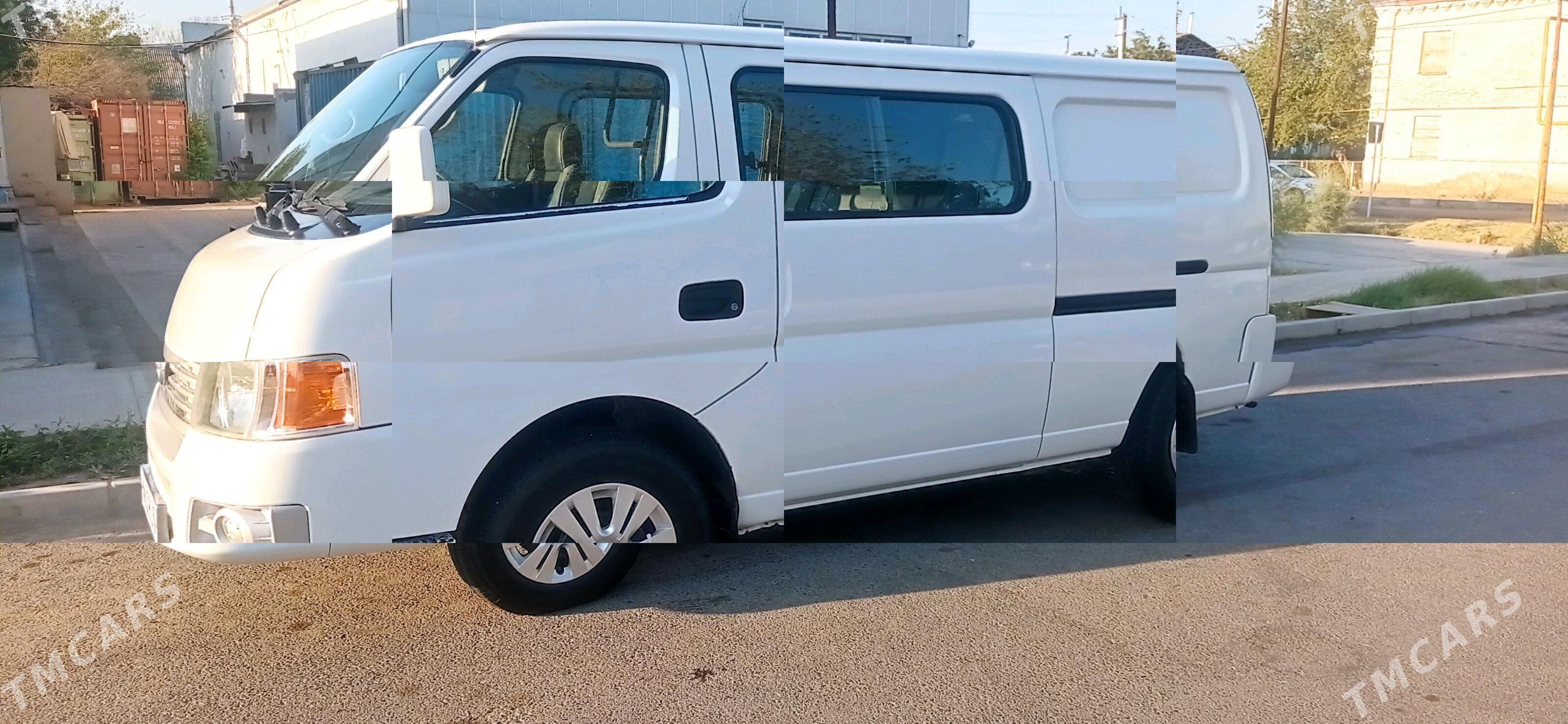 Nissan Urvan 2010 - 170 000 TMT - Мары - img 2
