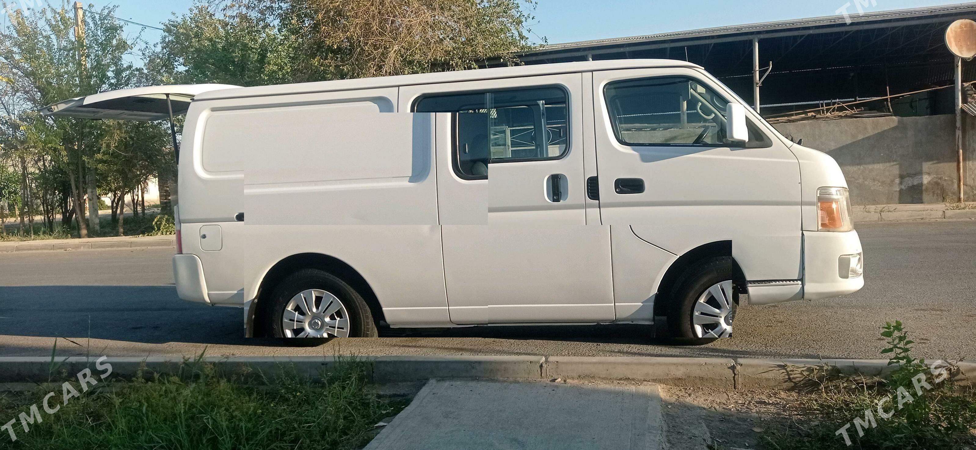 Nissan Urvan 2010 - 170 000 TMT - Мары - img 3