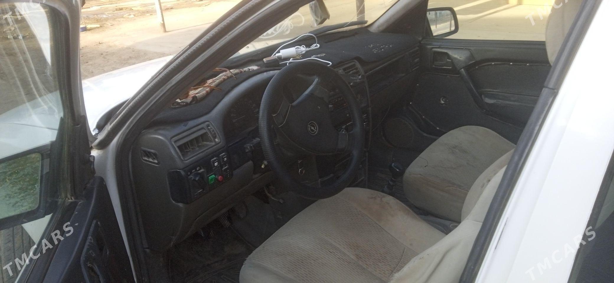 Opel Vectra 1990 - 35 000 TMT - Болдумсаз - img 4