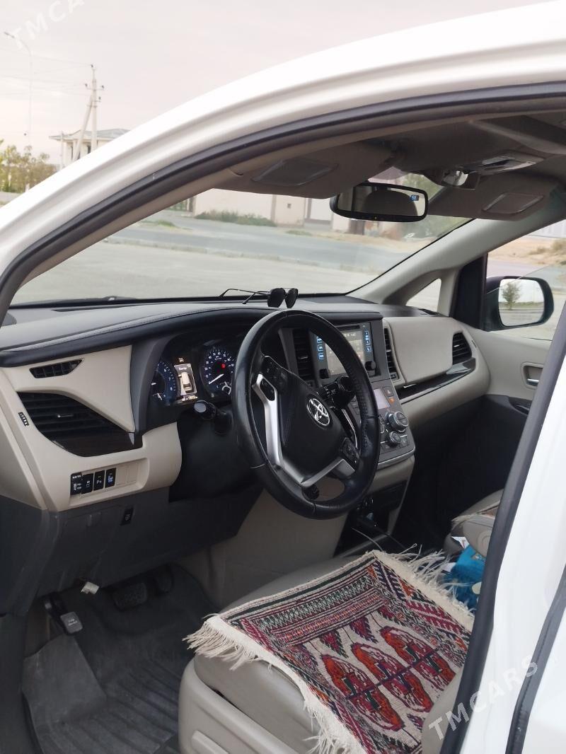 Toyota Sienna 2017 - 346 000 TMT - Aşgabat - img 1