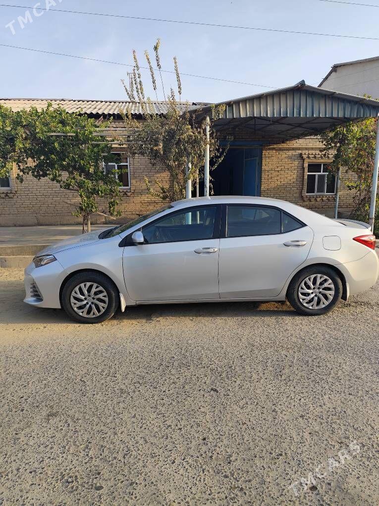 Toyota Corolla 2019 - 200 000 TMT - Туркменабат - img 8