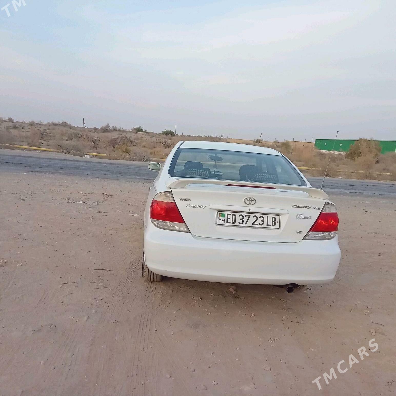 Toyota Camry 2004 - 132 000 TMT - Халач - img 3