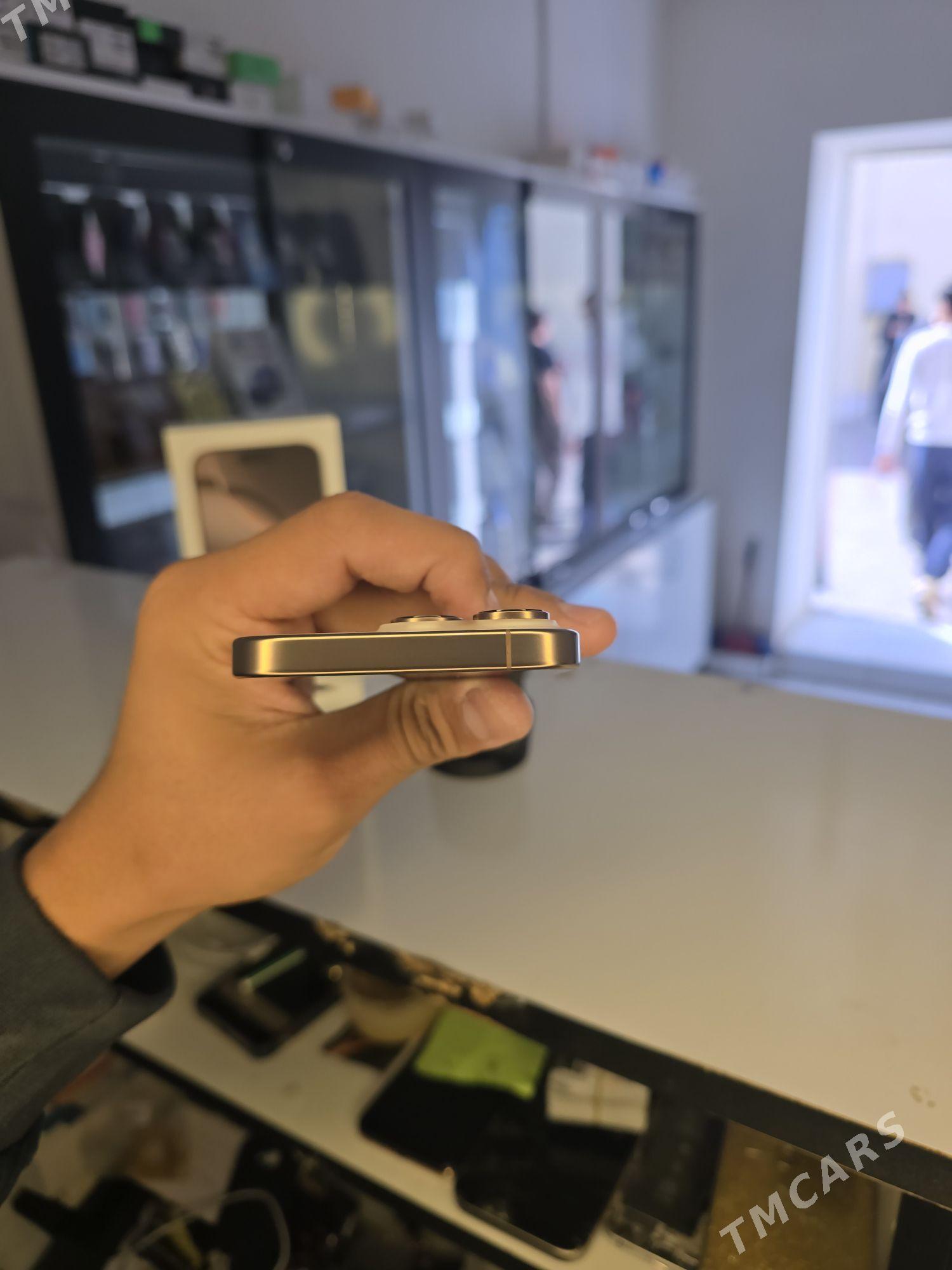 iphone 16 pro - Mary - img 2