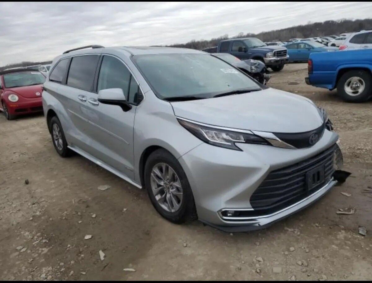 Toyota Sienna 2021 - 540 000 TMT - "Altyn Asyr" Gündogar bazary (Jygyllyk) - img 1