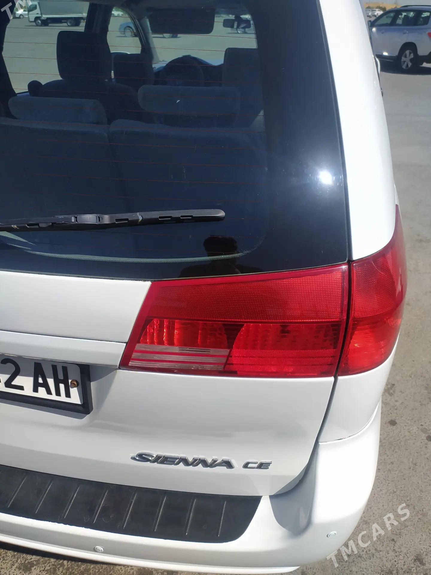 Toyota Sienna 2005 - 225 000 TMT - Халач - img 1