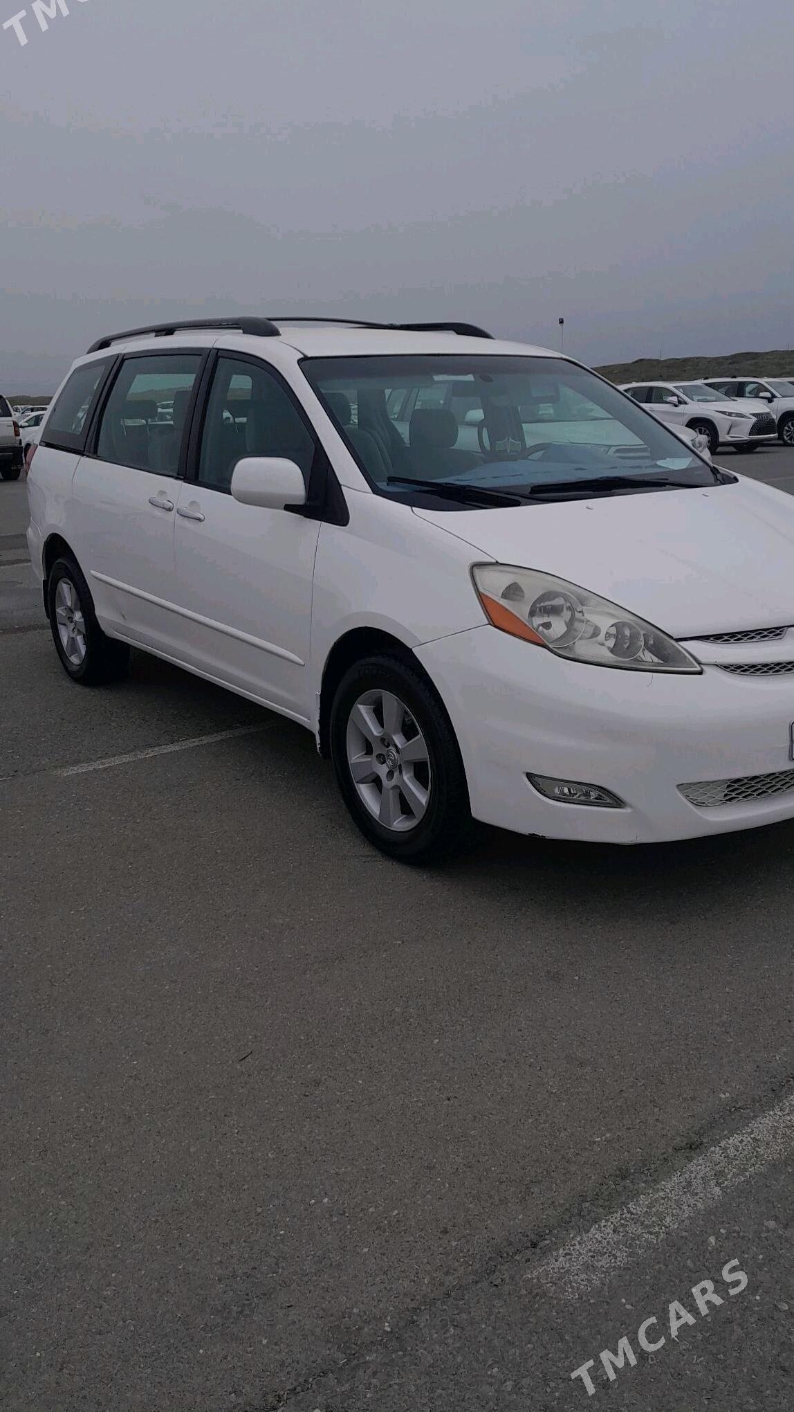 Toyota Sienna 2005 - 225 000 TMT - Халач - img 6