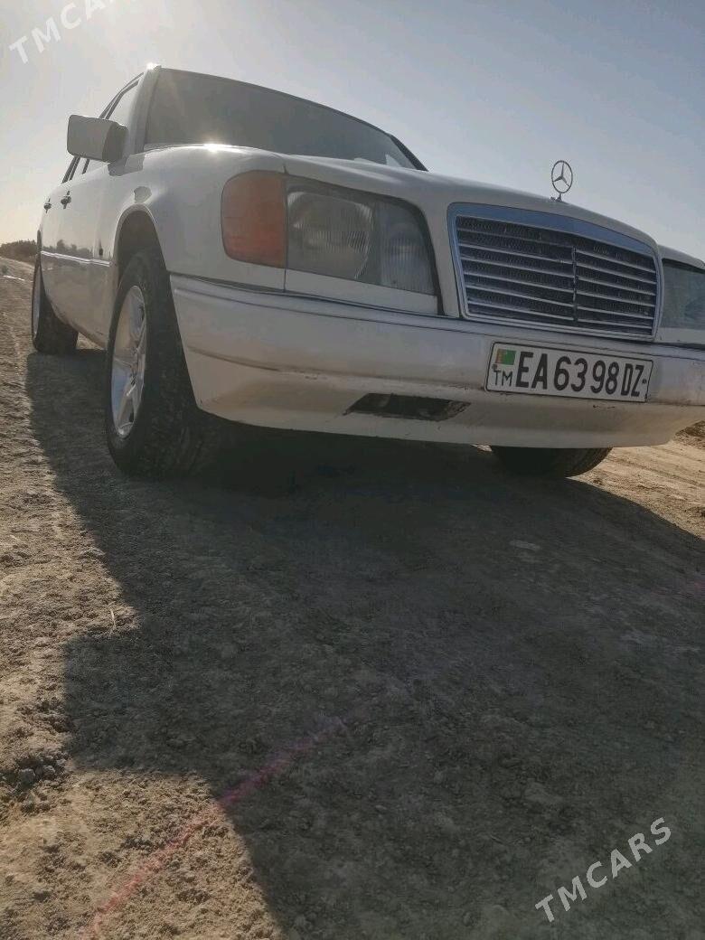 Mercedes-Benz 230E 1994 - 25 000 TMT - Кёнеургенч - img 4