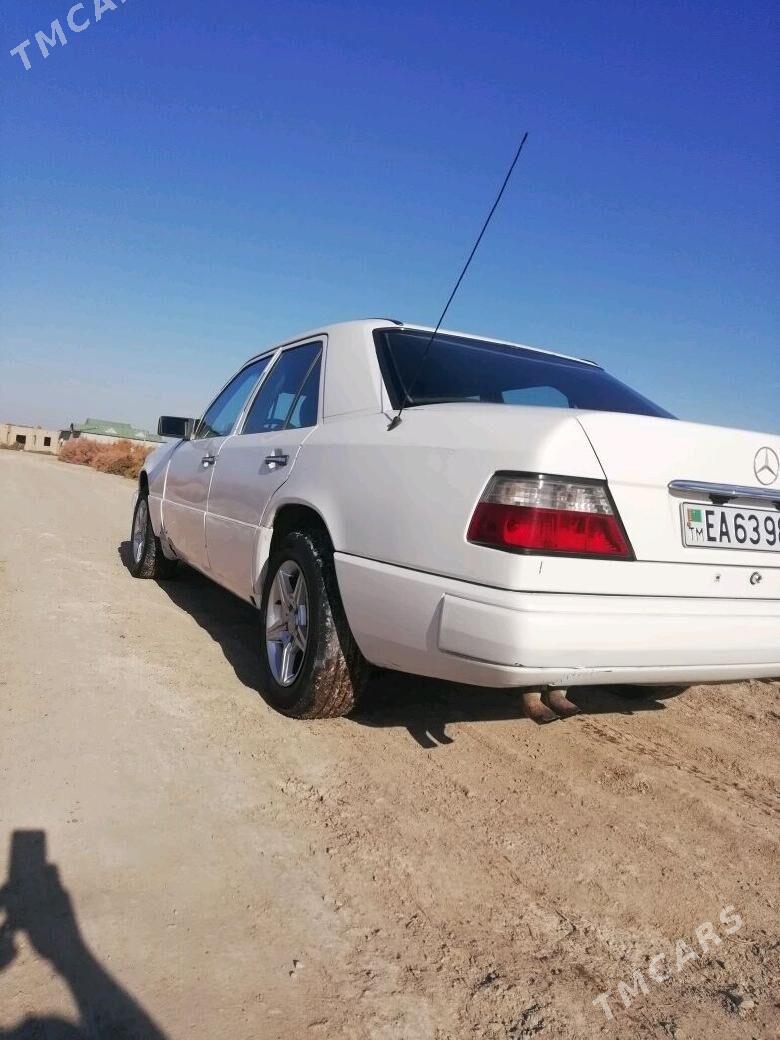 Mercedes-Benz 230E 1994 - 25 000 TMT - Кёнеургенч - img 2