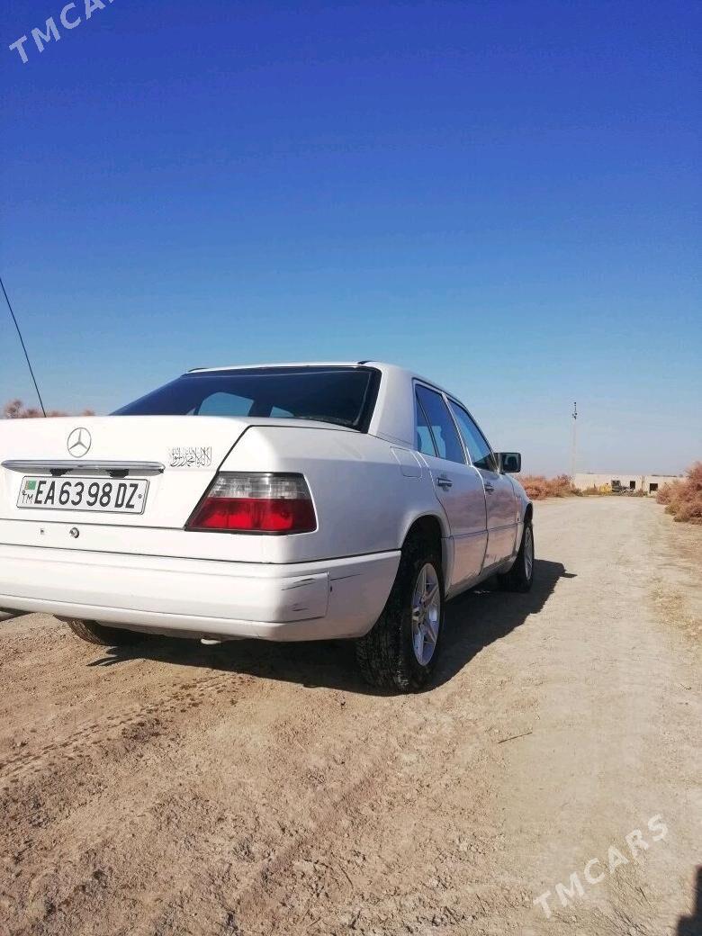 Mercedes-Benz 230E 1994 - 25 000 TMT - Кёнеургенч - img 1