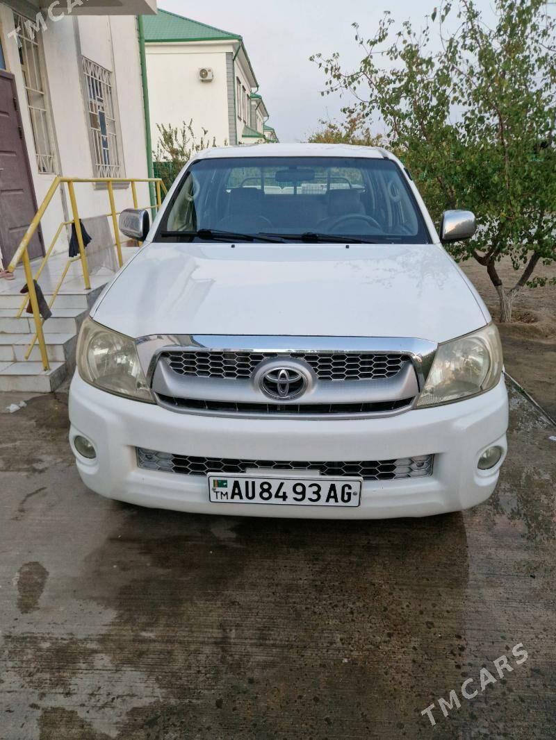 Toyota Hilux 2008 - 250 000 TMT - Täze zaman - img 3