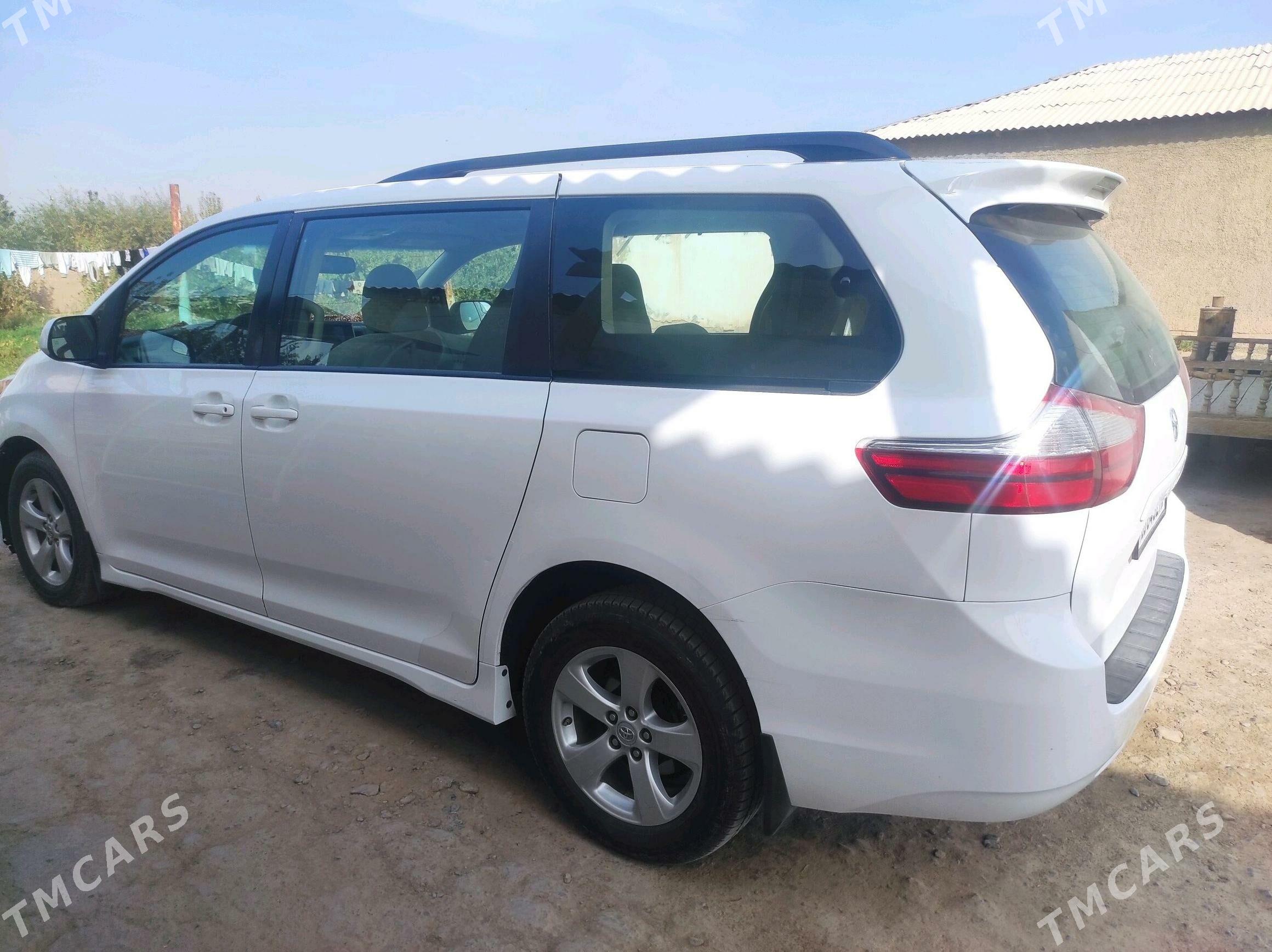 Toyota Sienna 2019 - 395 000 TMT - Векильбазар - img 2