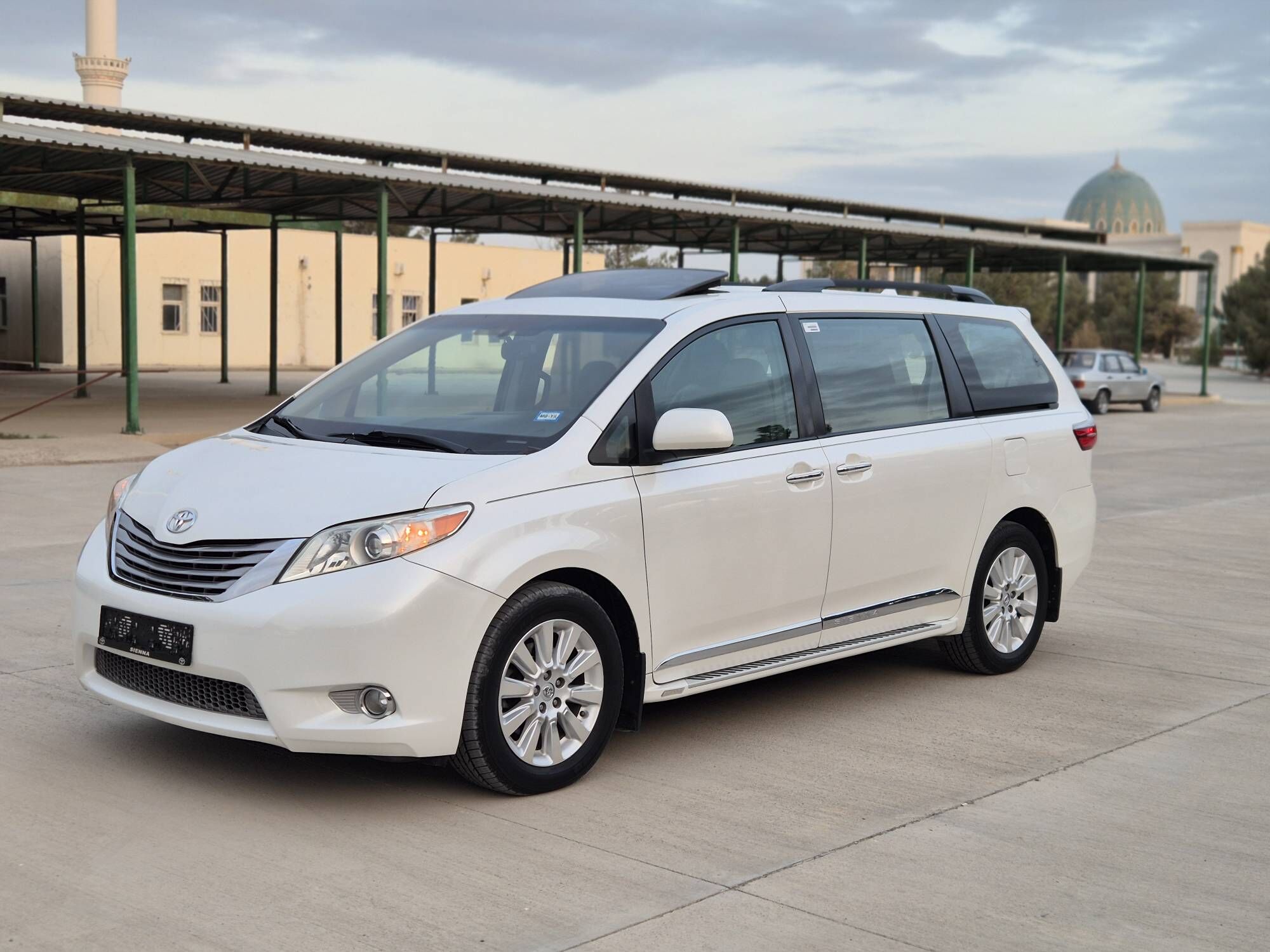 Toyota Sienna 2016 - 385 000 TMT - Гёкдепе - img 8