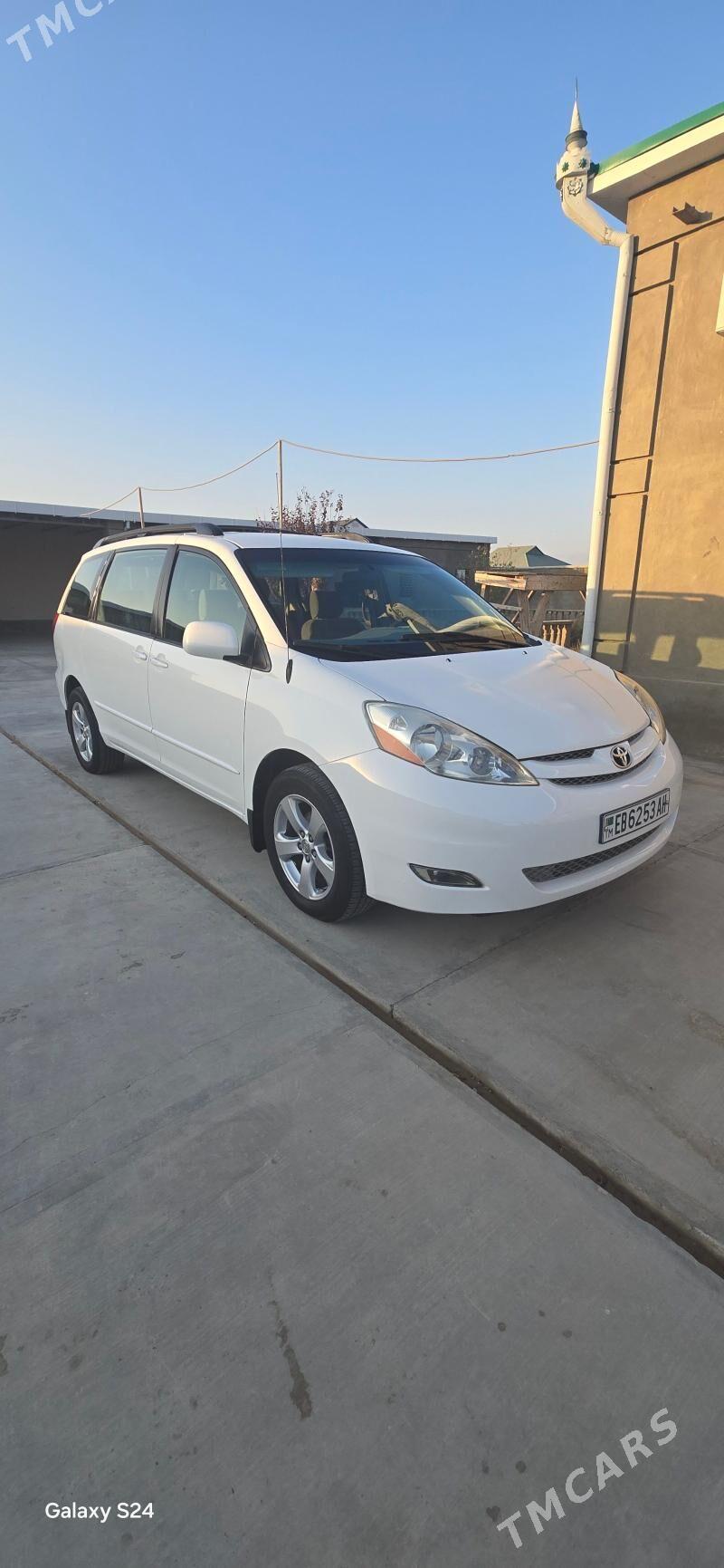 Toyota Sienna 2004 - 190 000 TMT - "Алтын Асыр" Гундогар базары ( Толкучка) - img 1