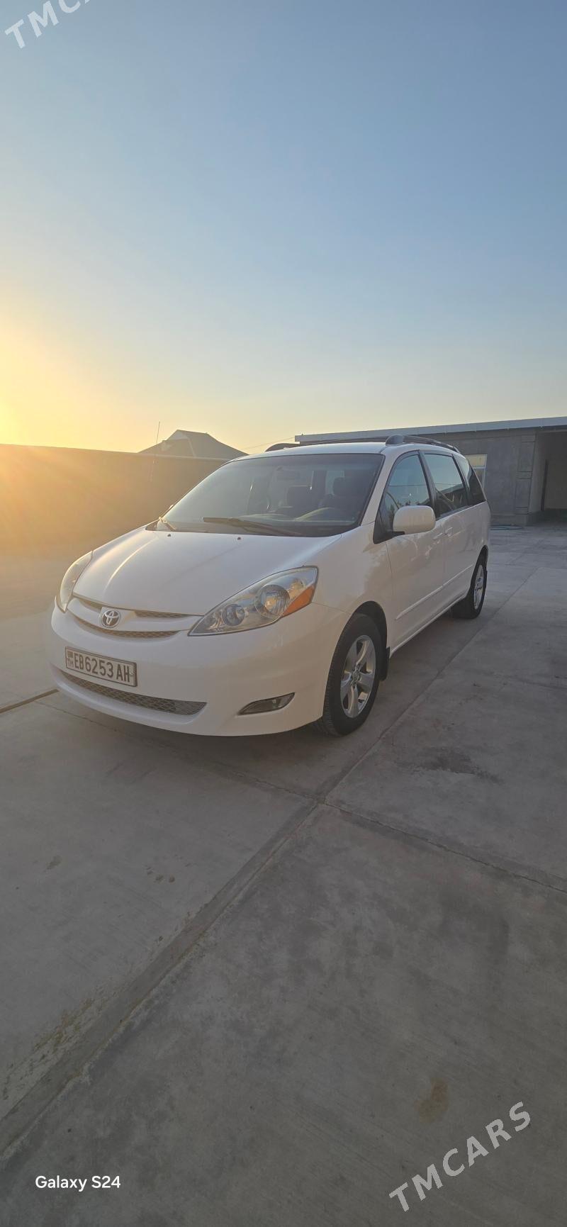 Toyota Sienna 2004 - 190 000 TMT - "Алтын Асыр" Гундогар базары ( Толкучка) - img 2