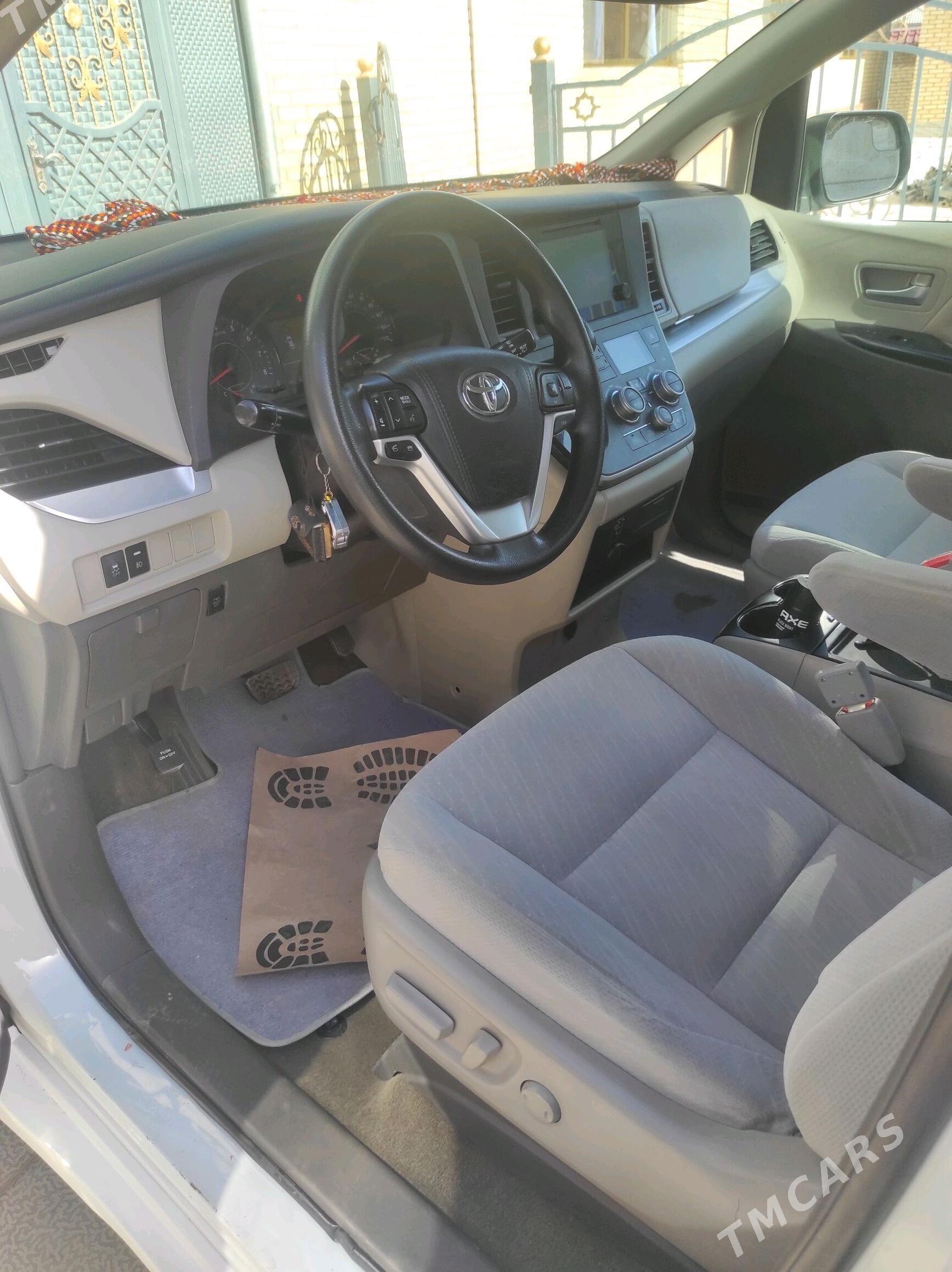 Toyota Sienna 2019 - 395 000 TMT - Векильбазар - img 9
