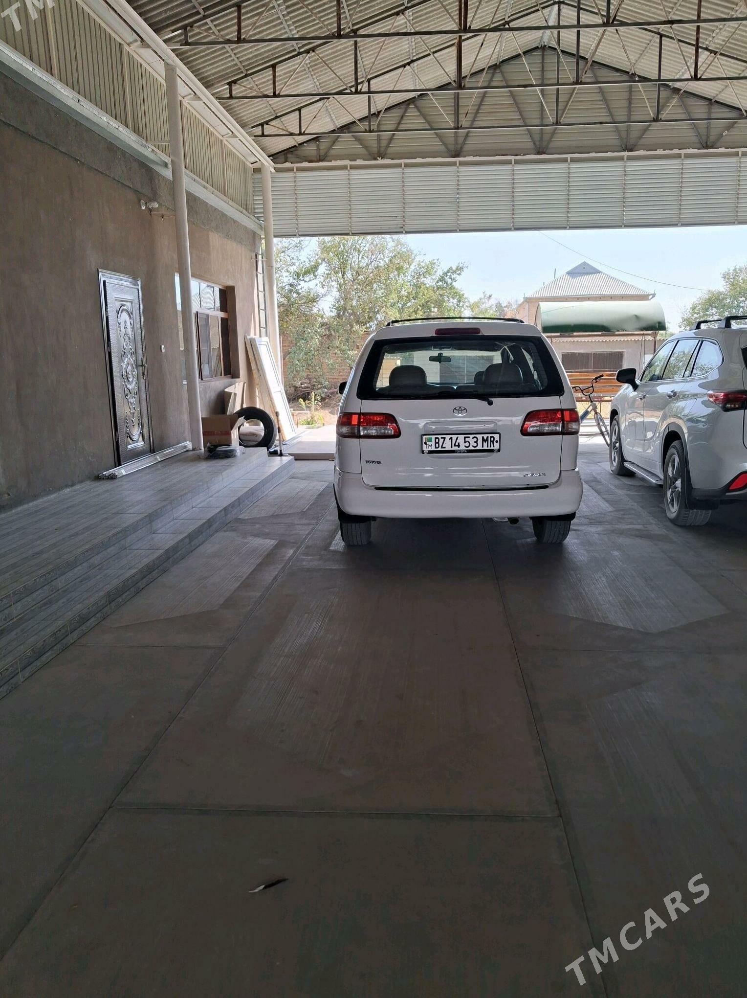 Toyota Sienna 2002 - 165 000 TMT - Тагтабазар - img 3