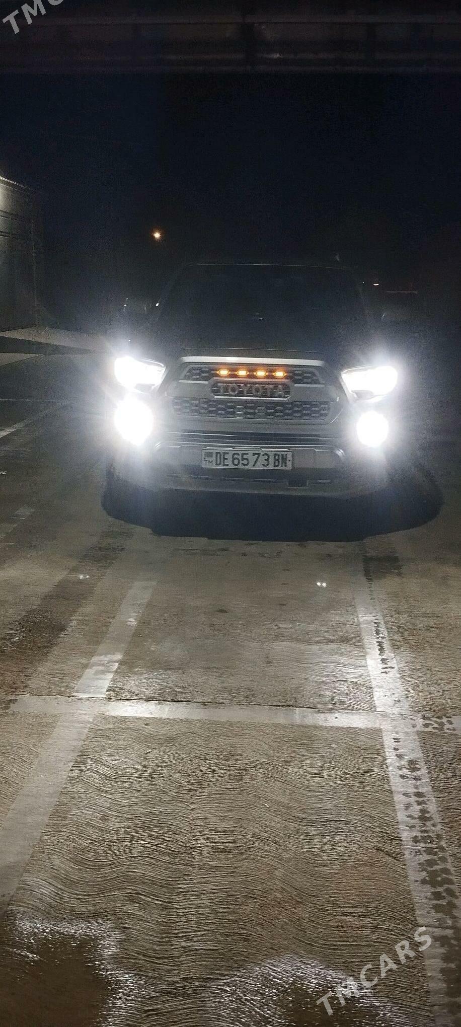 Toyota Tacoma 2016 - 400 000 TMT - Балканабат - img 1