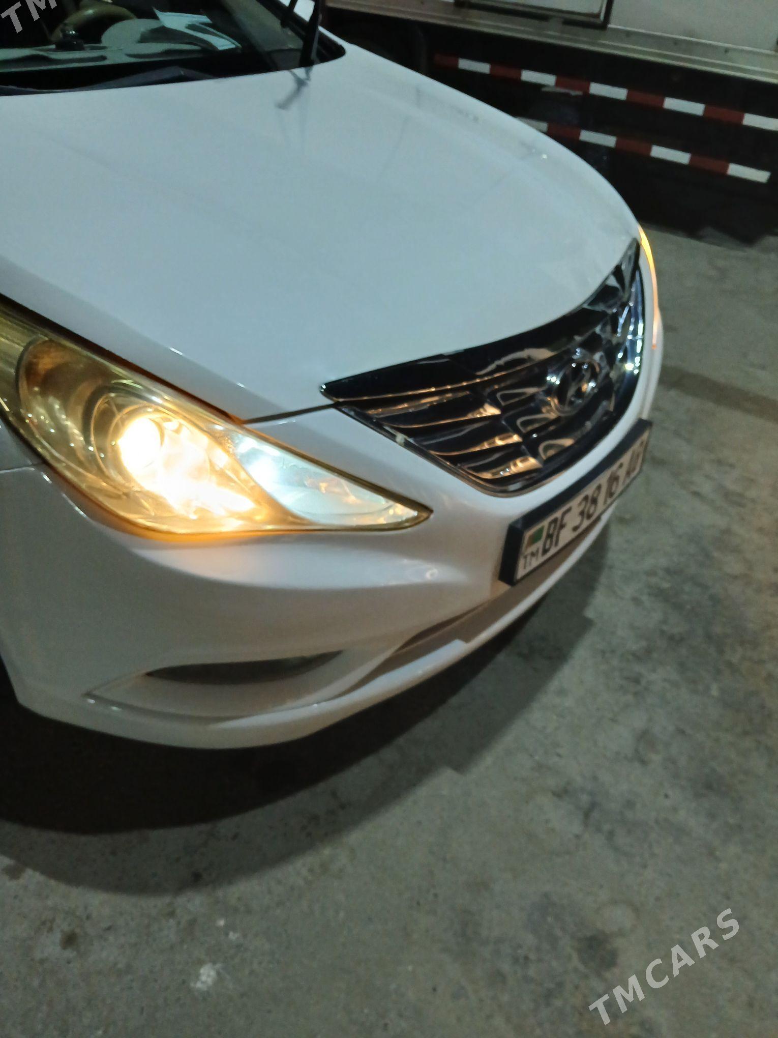 Hyundai Sonata 2010 - 175 000 TMT - Бузмеин - img 3