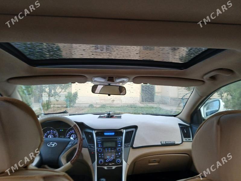 Hyundai Sonata 2010 - 175 000 TMT - Бузмеин - img 8