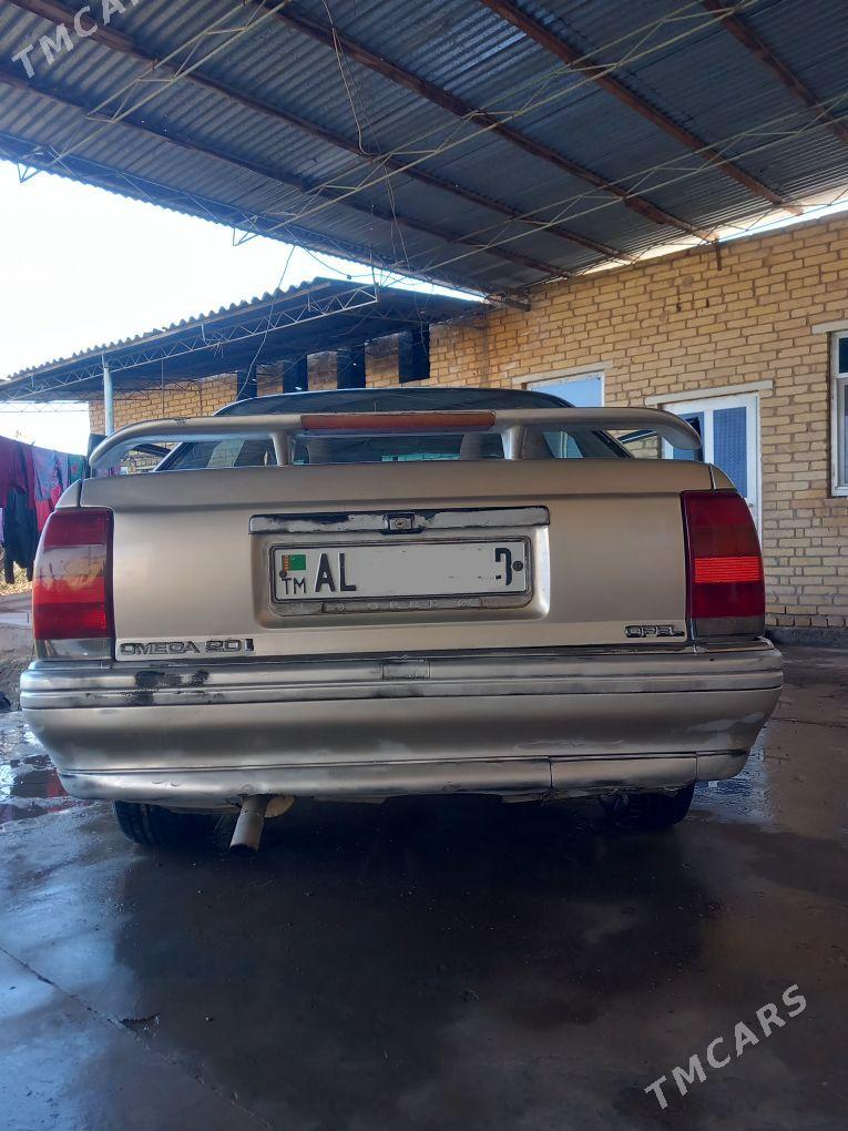 Opel Omega 1993 - 40 000 TMT - Дянев - img 4