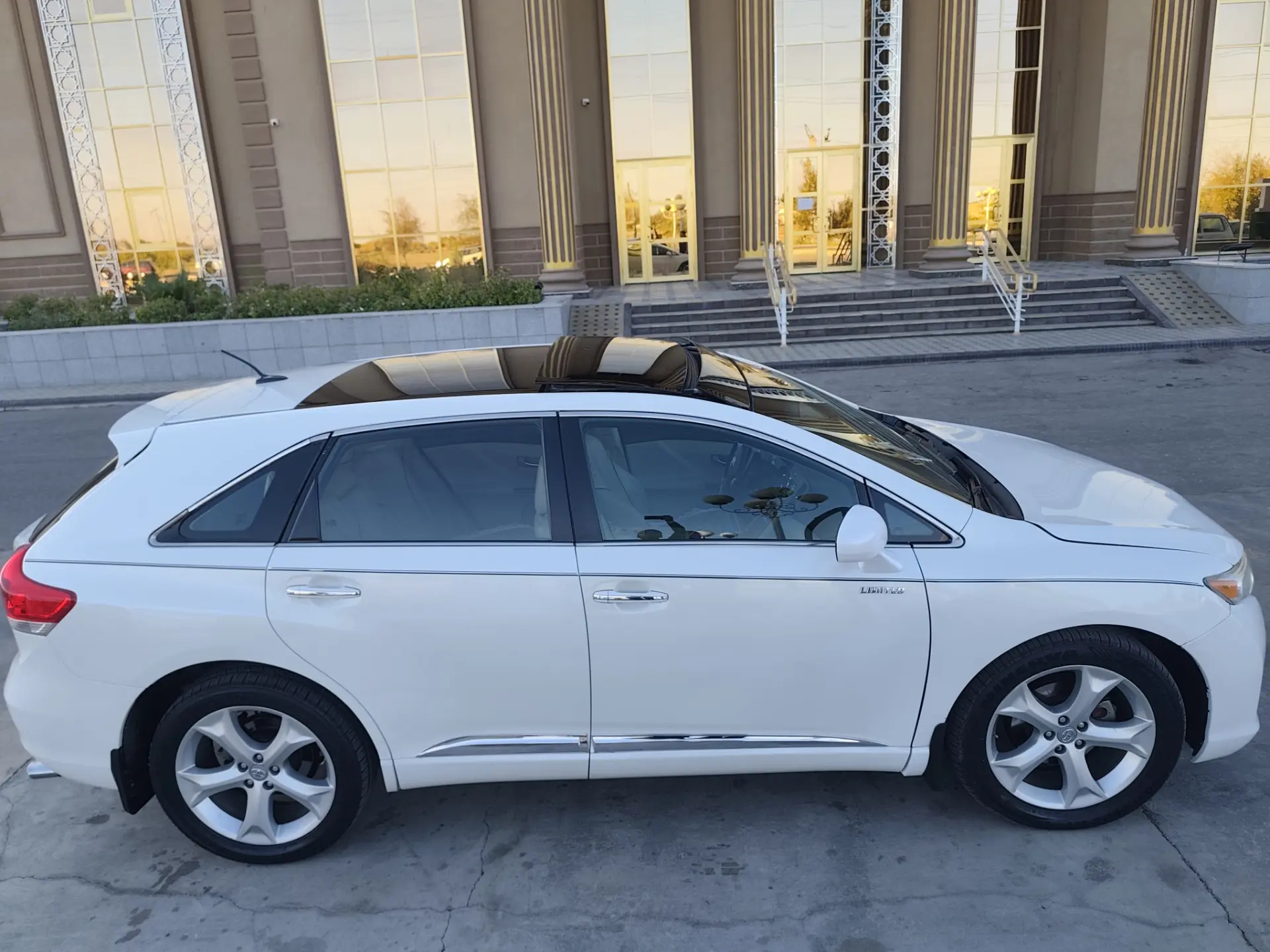 Toyota Venza 2010 - 221 000 TMT - Дашогуз - img 1