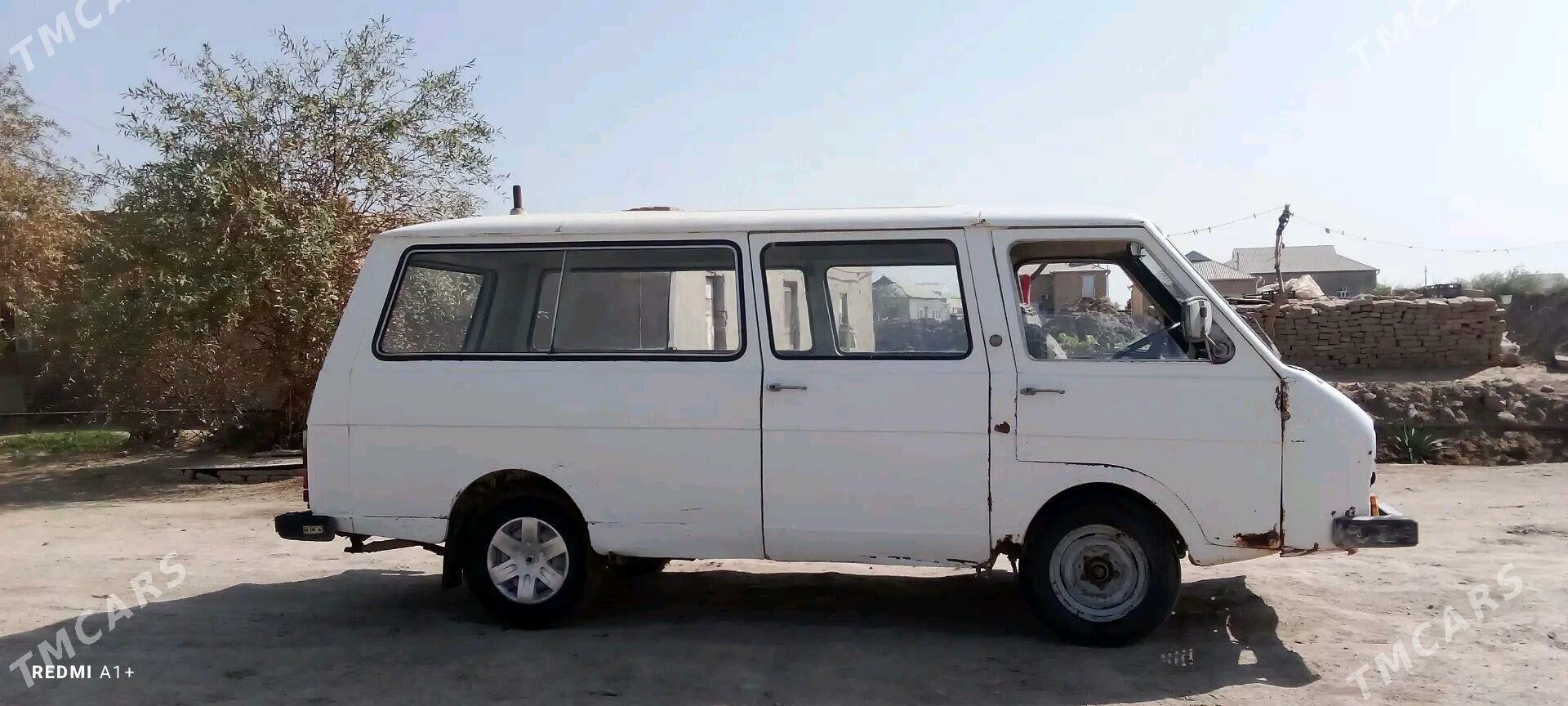 RAF 977 1990 - 13 000 TMT - Wekilbazar - img 3