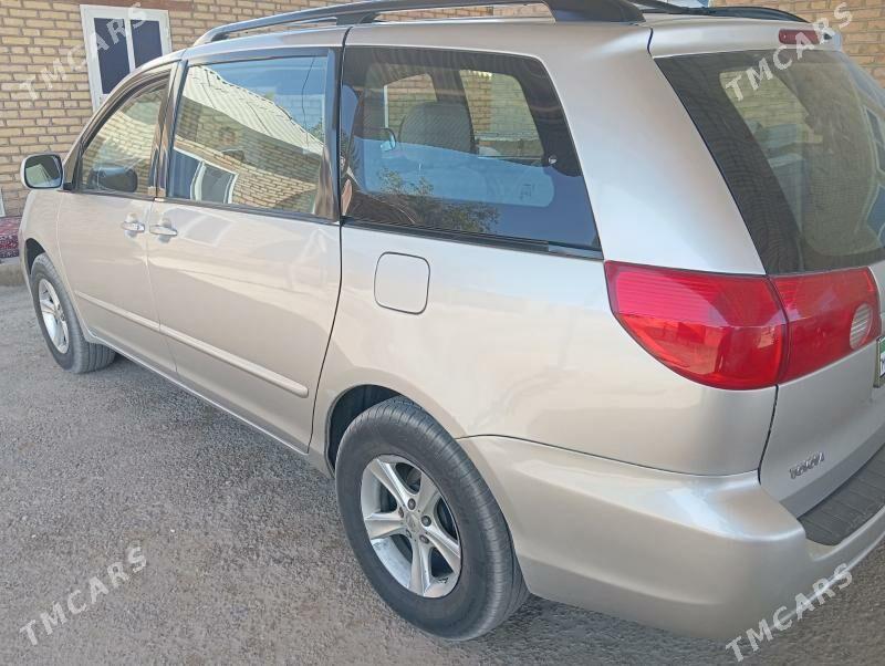 Toyota Sienna 2007 - 220 000 TMT - Türkmengala - img 5