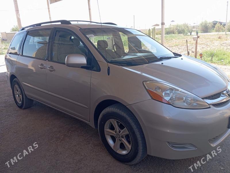 Toyota Sienna 2007 - 220 000 TMT - Türkmengala - img 4