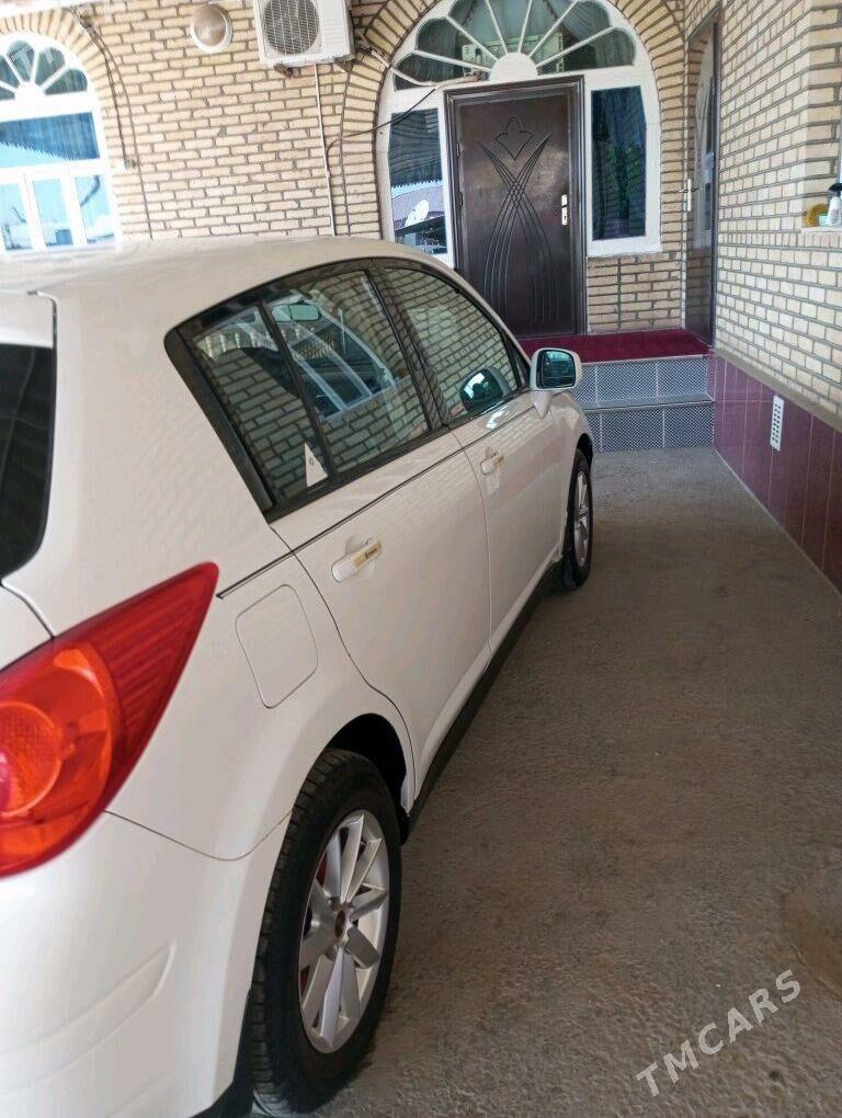 Nissan Versa 2010 - 100 000 TMT - Mary - img 5