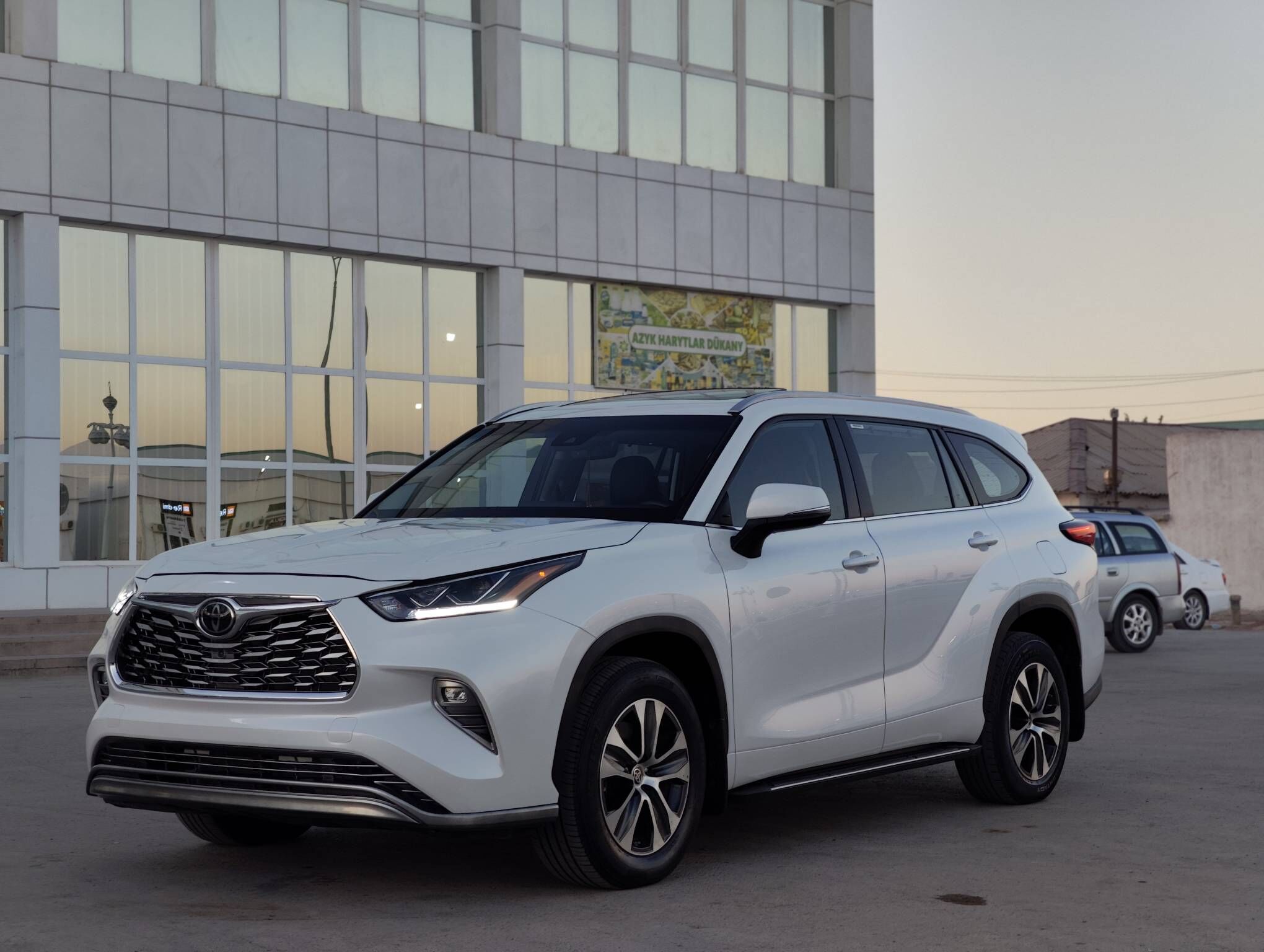 Toyota Highlander 2022 - 520 000 TMT - Aşgabat - img 6
