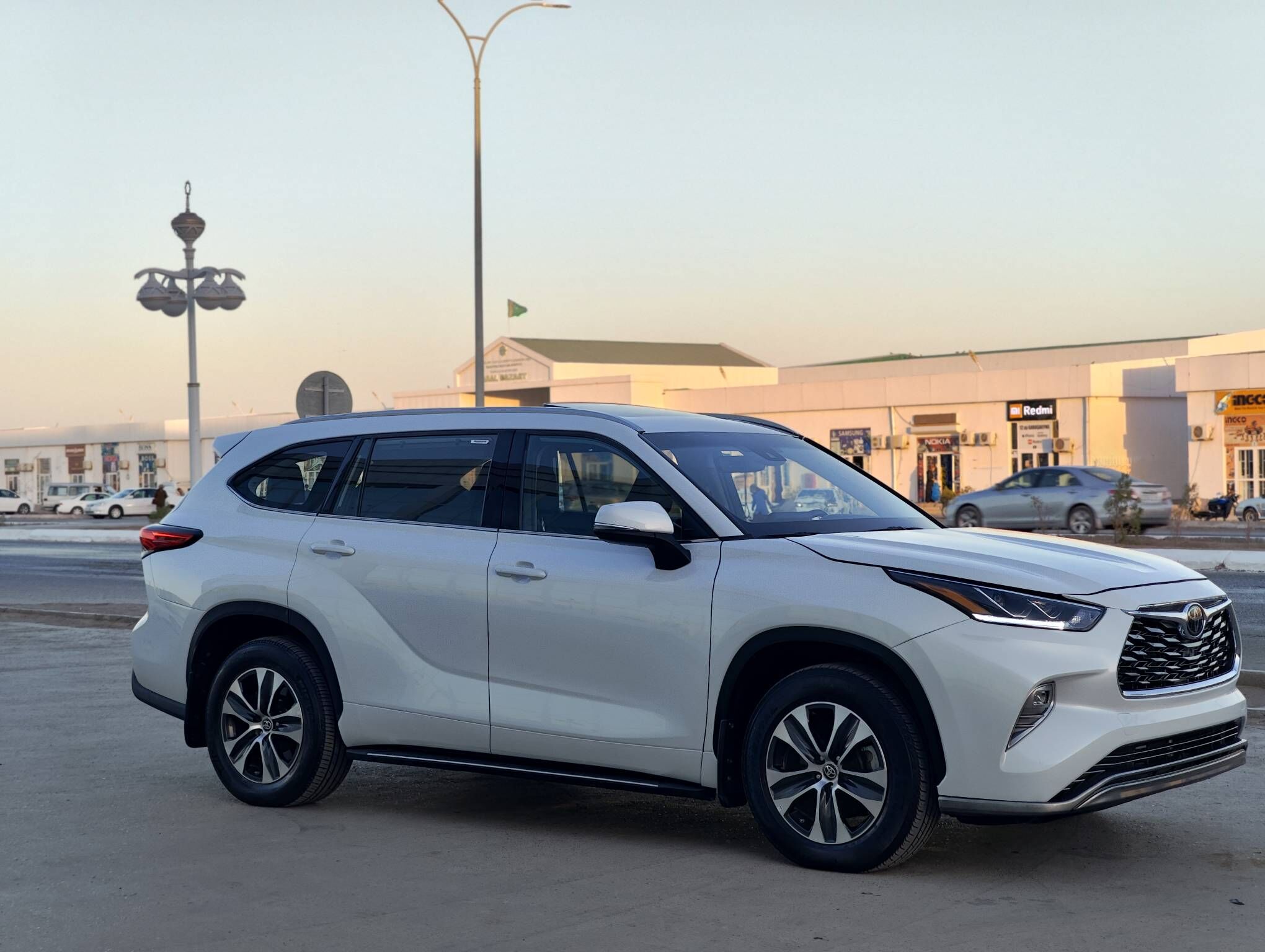Toyota Highlander 2022 - 520 000 TMT - Aşgabat - img 3